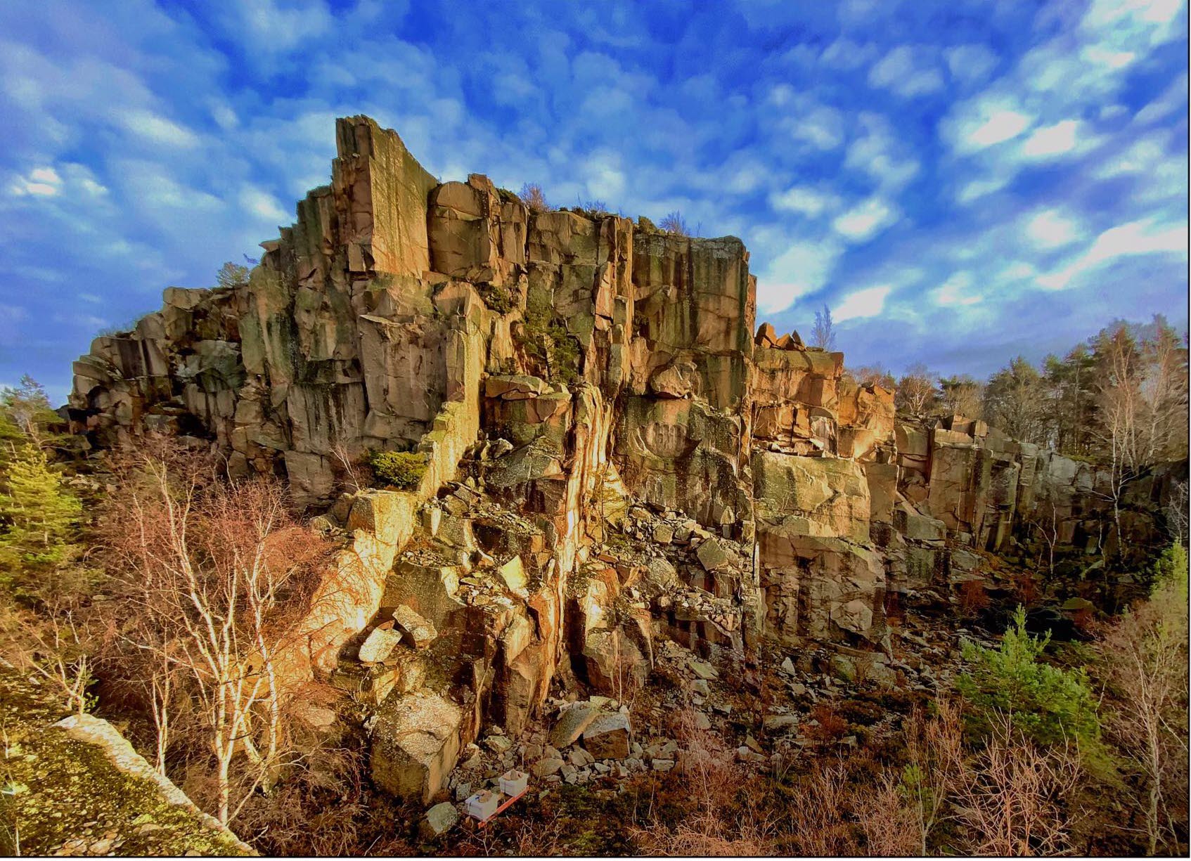 Stenbrottet Sodom i Lahälla med knottfabriken strax intill