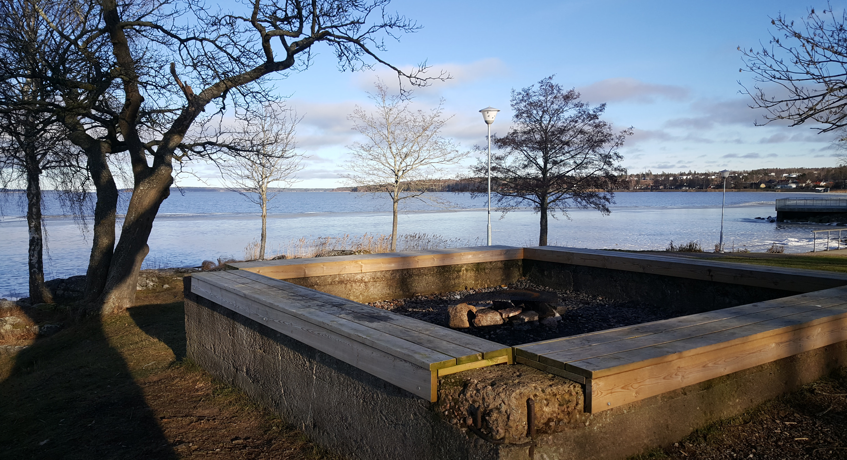 Grillplats på Karlsholme med utsikt över Vänern.