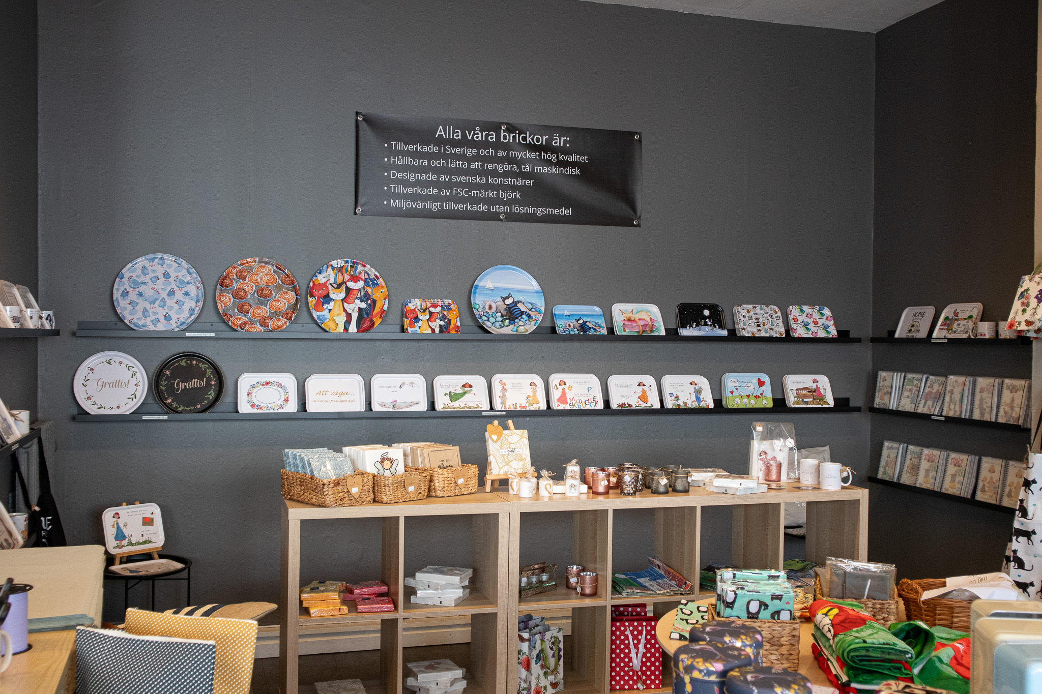 Brickor och andra produkter i butiken Saker & Smått i Mariestad.