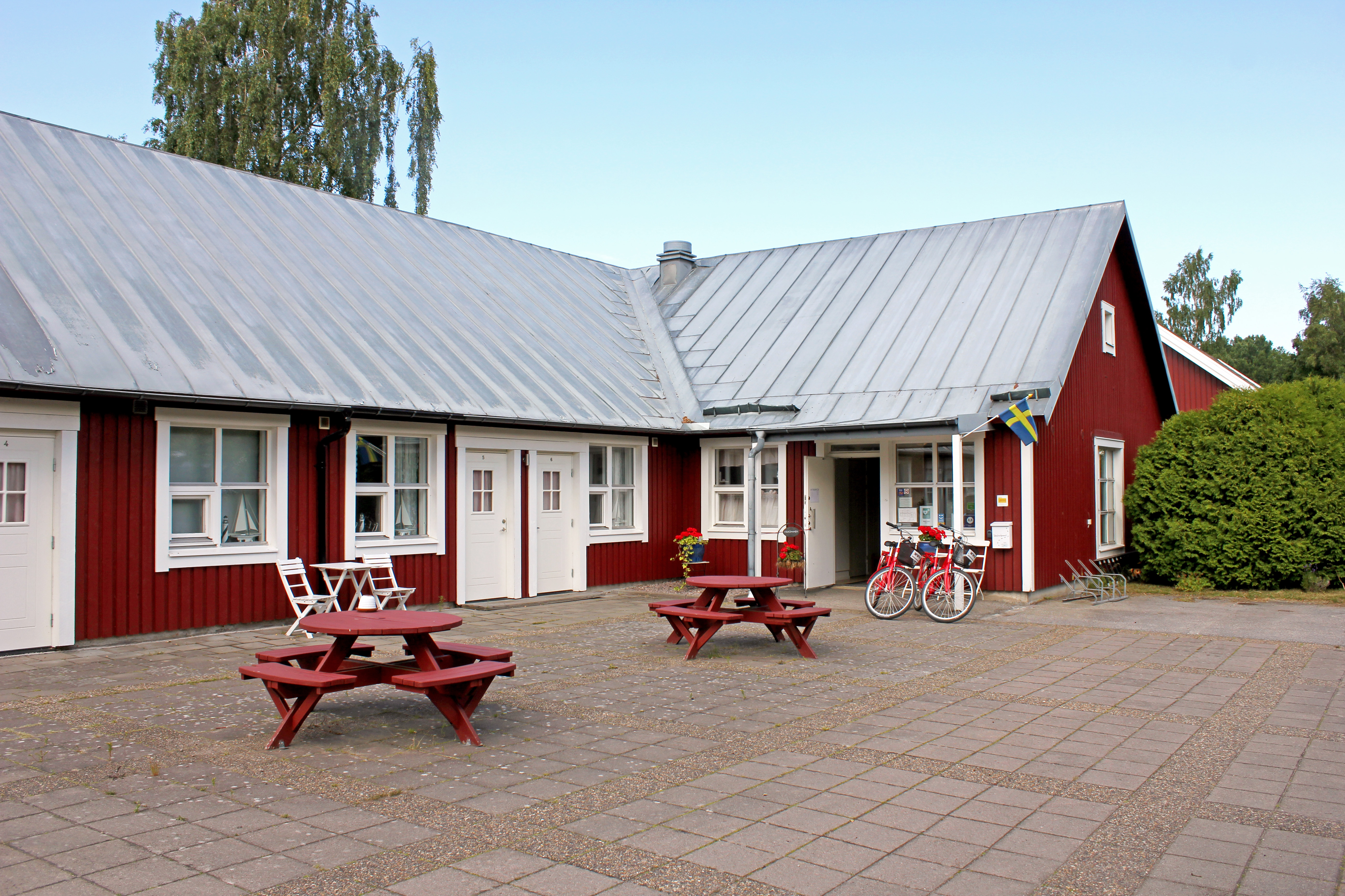 Perssons i Backens Pensionat - Sjötorps Vandrarhem & Rum