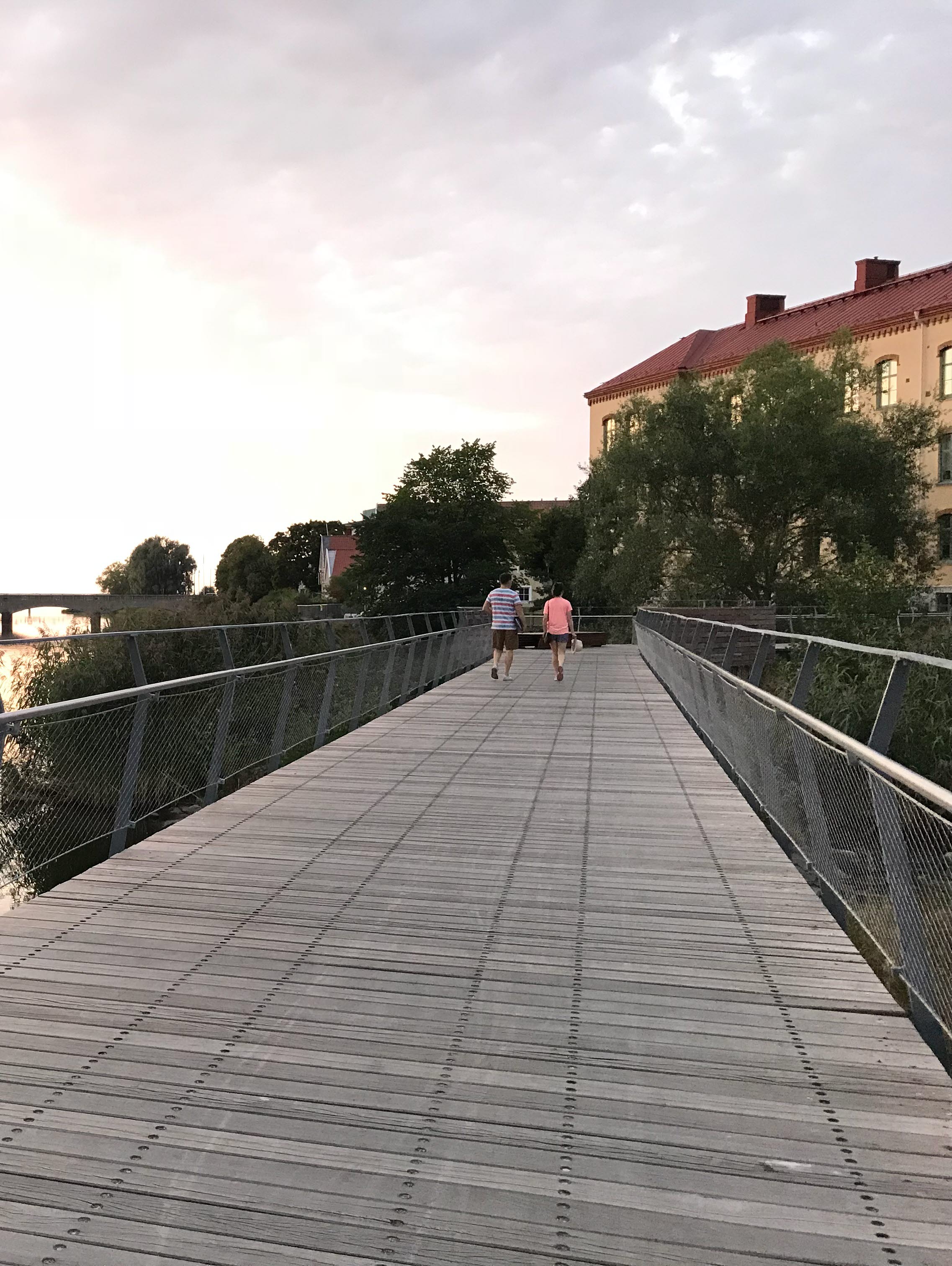 Universitetsbron över ån Tidan i centrala Mariestad.