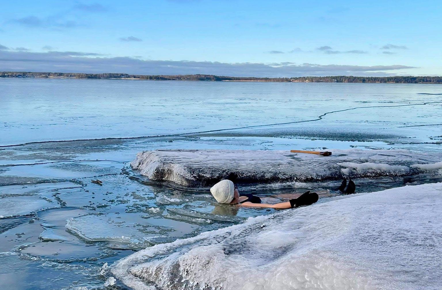 Vinterbad på Ekudden i Mariestad. 