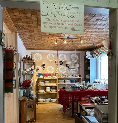 Berits Vävstuga och loppis. lokal med diverse loppisprylar