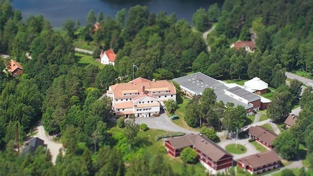 En drönarbild på en stor anläggning.