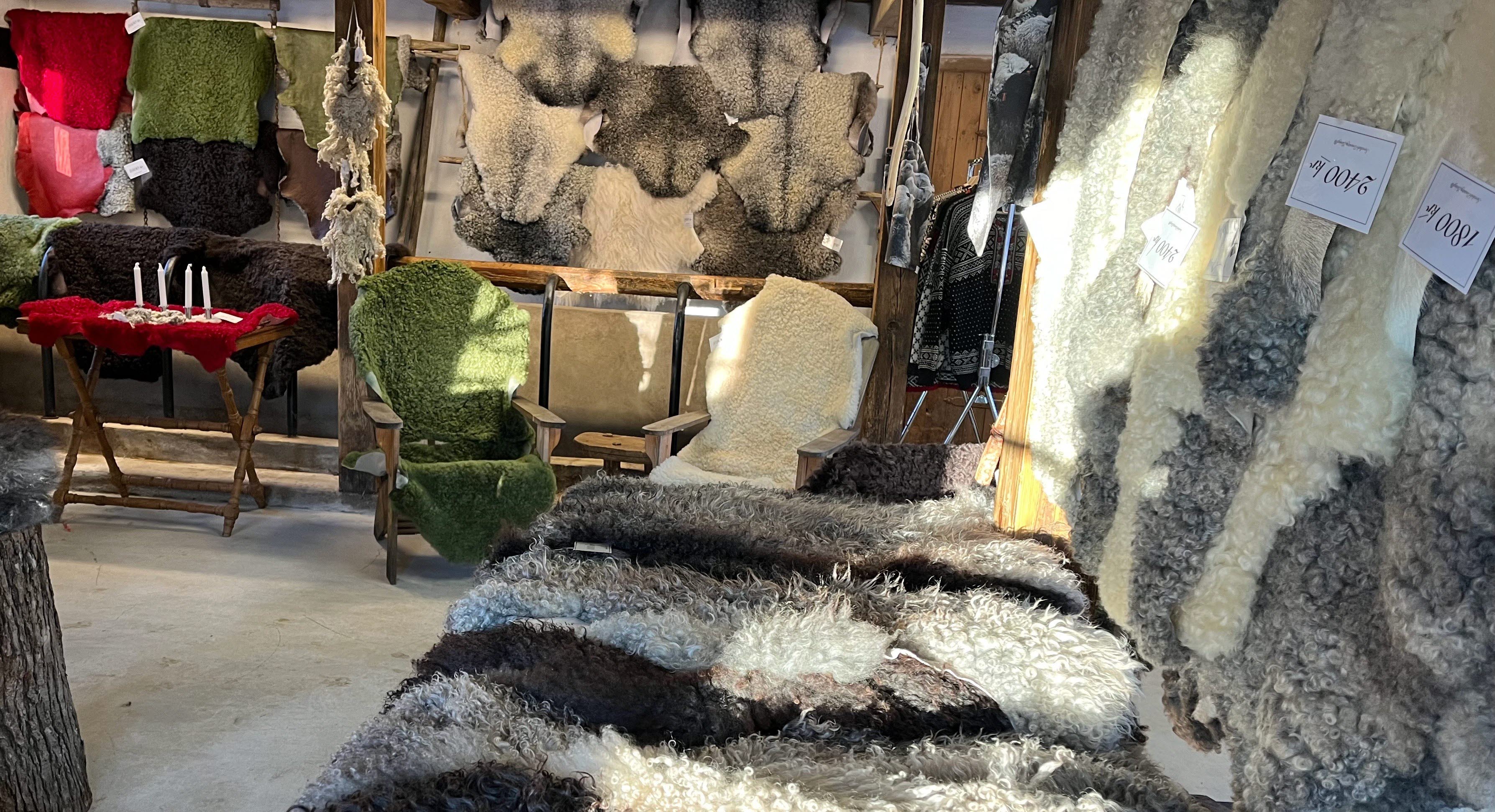 Stort utbud av fårskinn i Lammboden