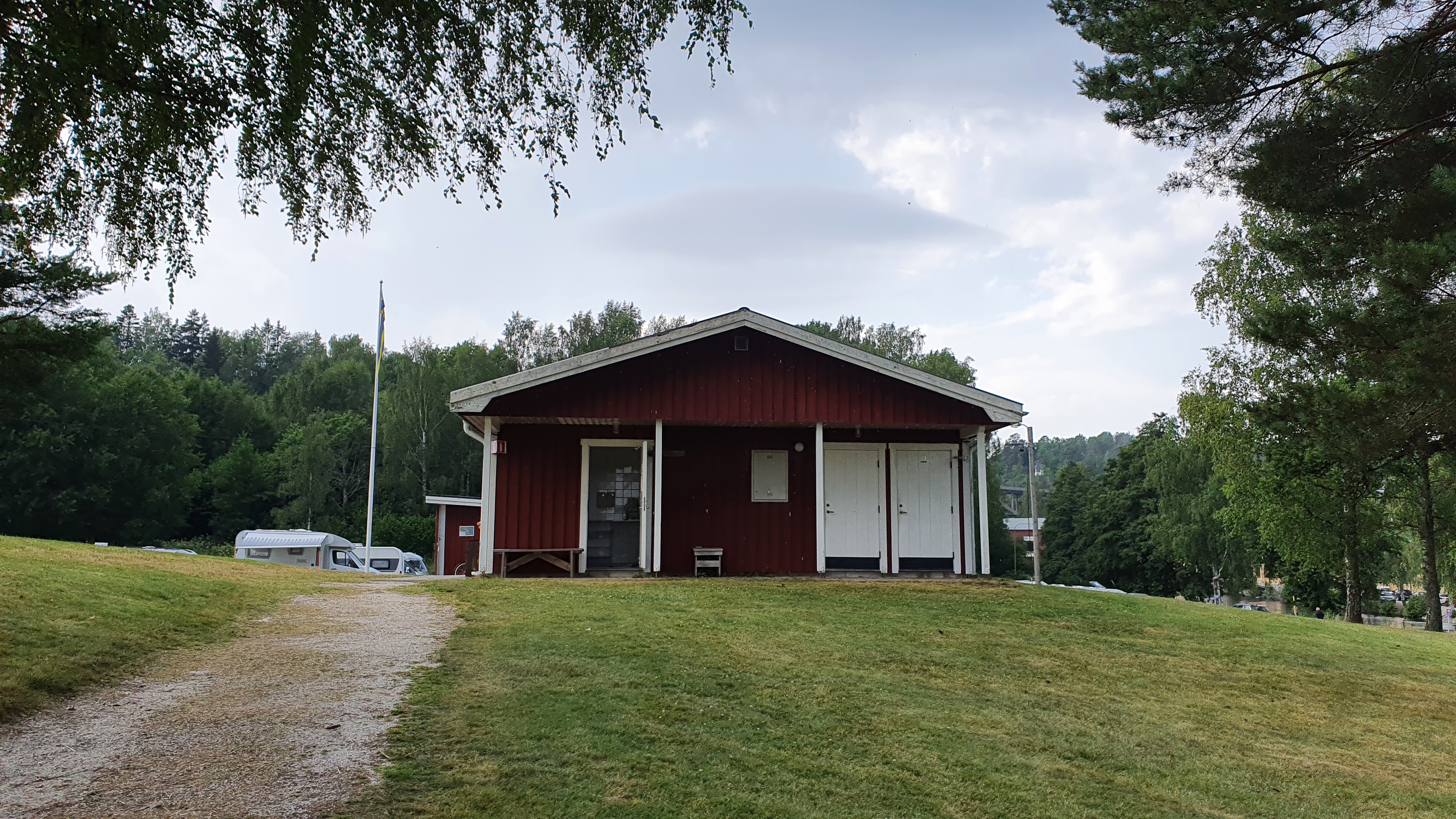 Service hus på campingen vid Håverud Gästhamn. 