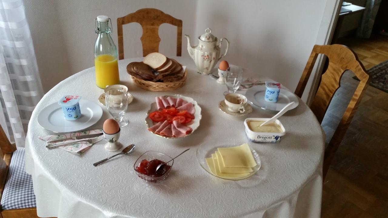 Bild på frukostbord.