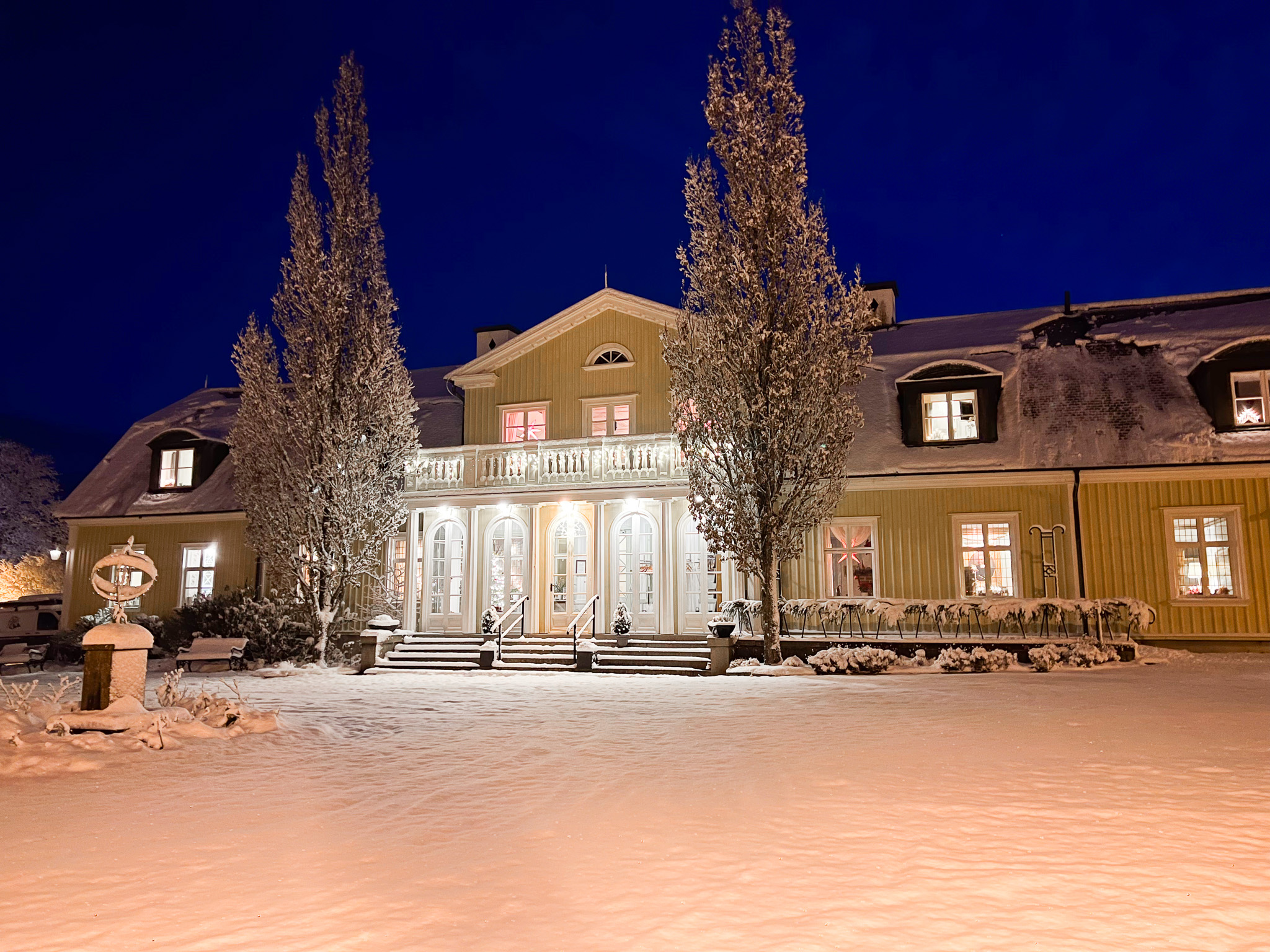 Munkedals Herrgård i vinterskrud.
