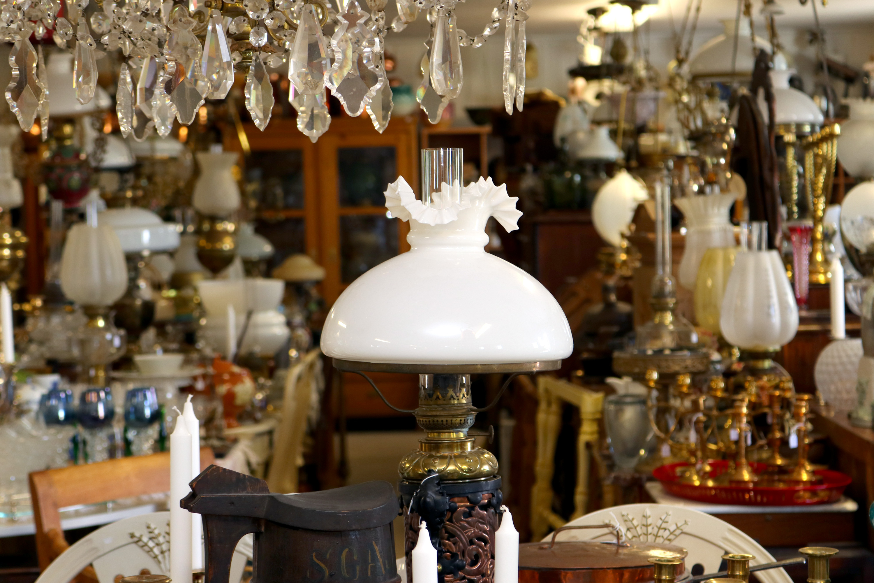 Photo o a lamp at Utäng Antik.