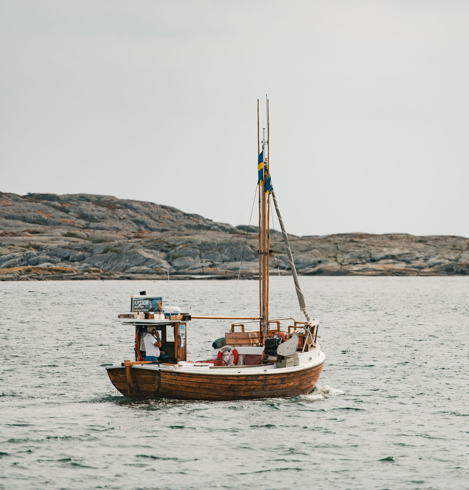 Tullhuset är restaurangen på havet, med utsikt mot Vinga Fyr.