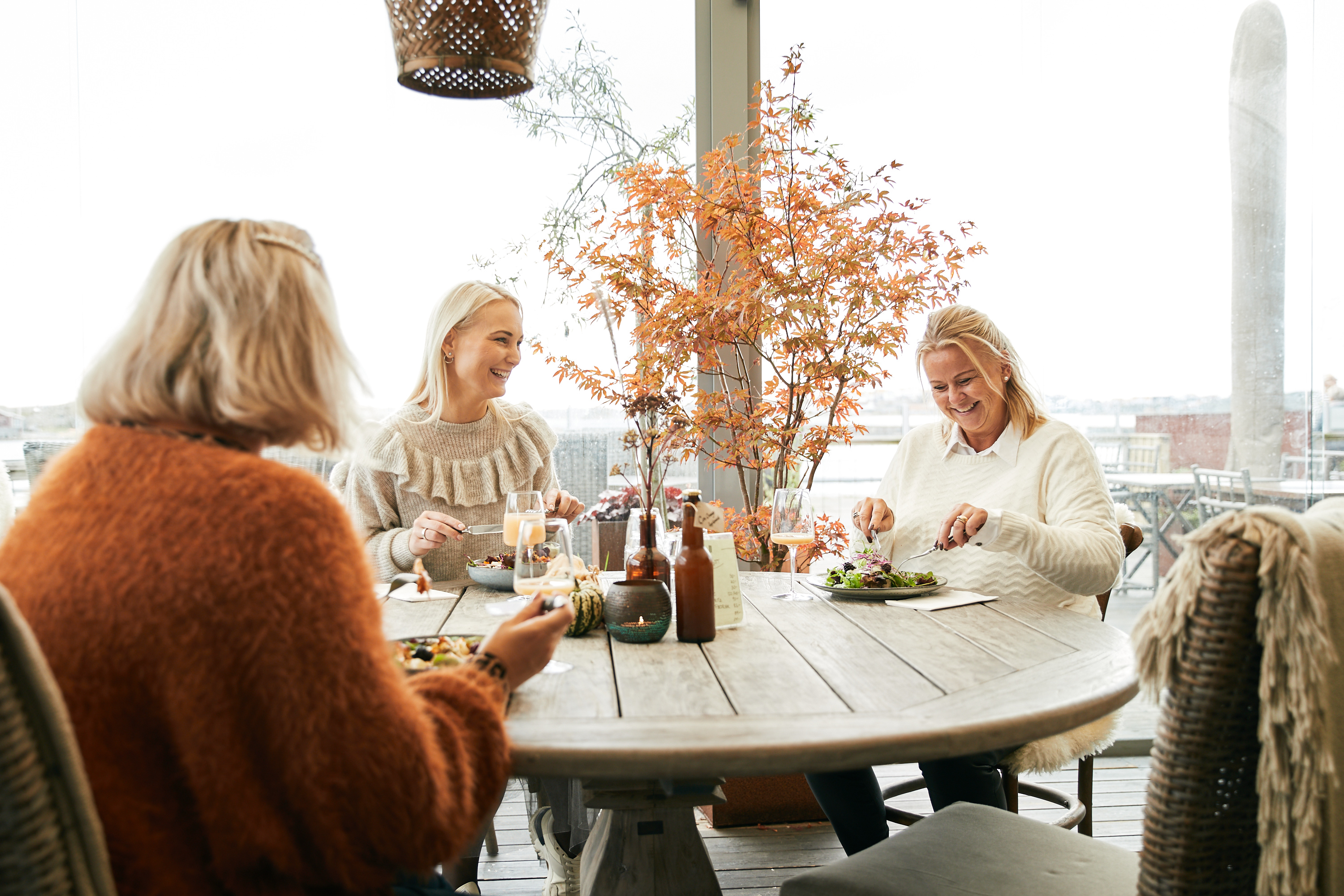 Med vännerna på Restaurang i Hönö klåva
