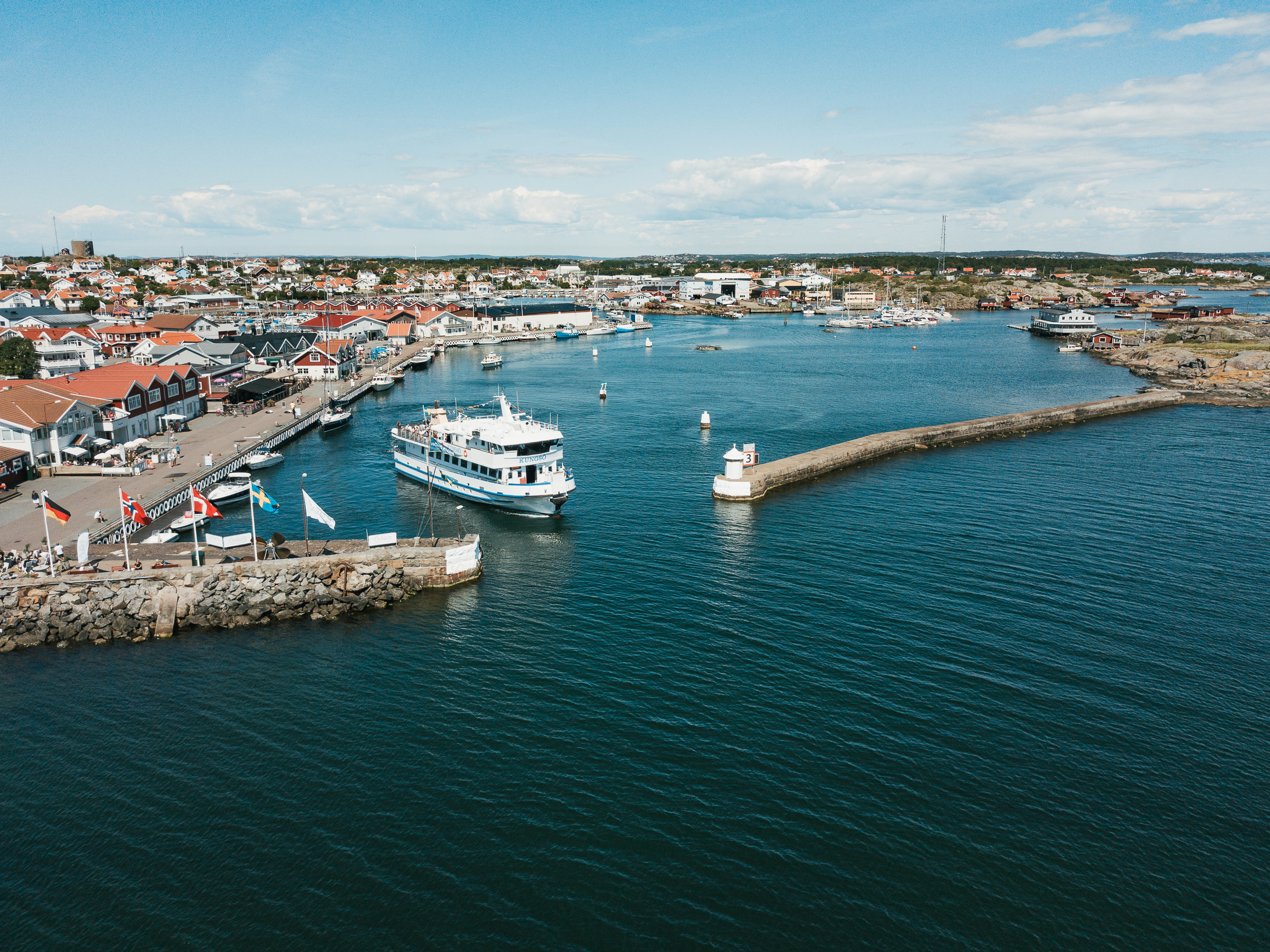 Hönö klåva, Kungsö på väg ut i hamnen