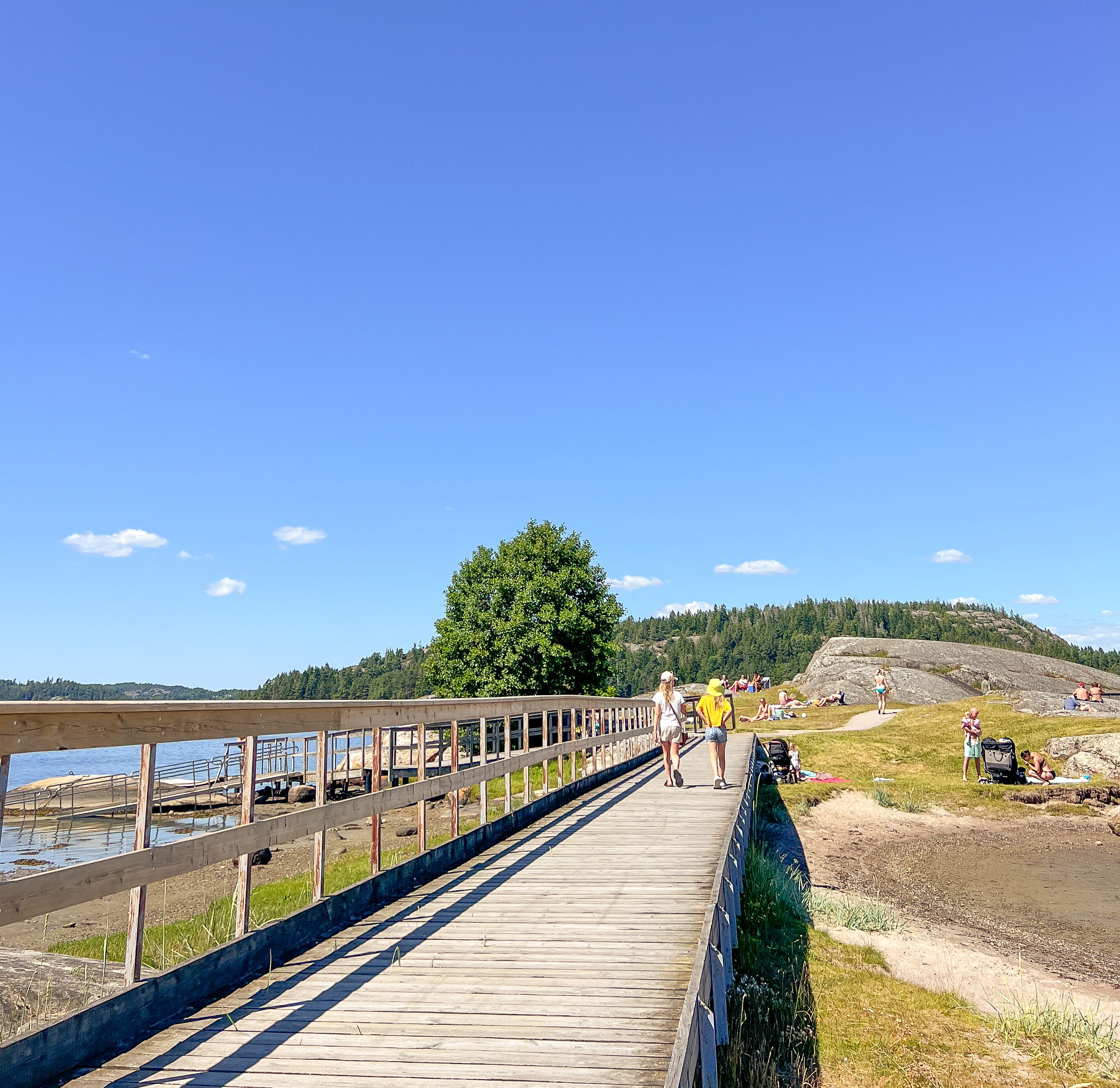 Bryggan vid småholmarna i henån Orust 