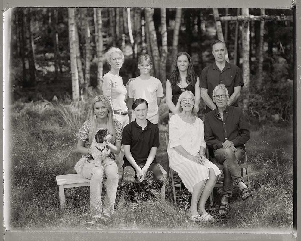 Porträtt i gammal stil av en familj tagen av Atelier 795