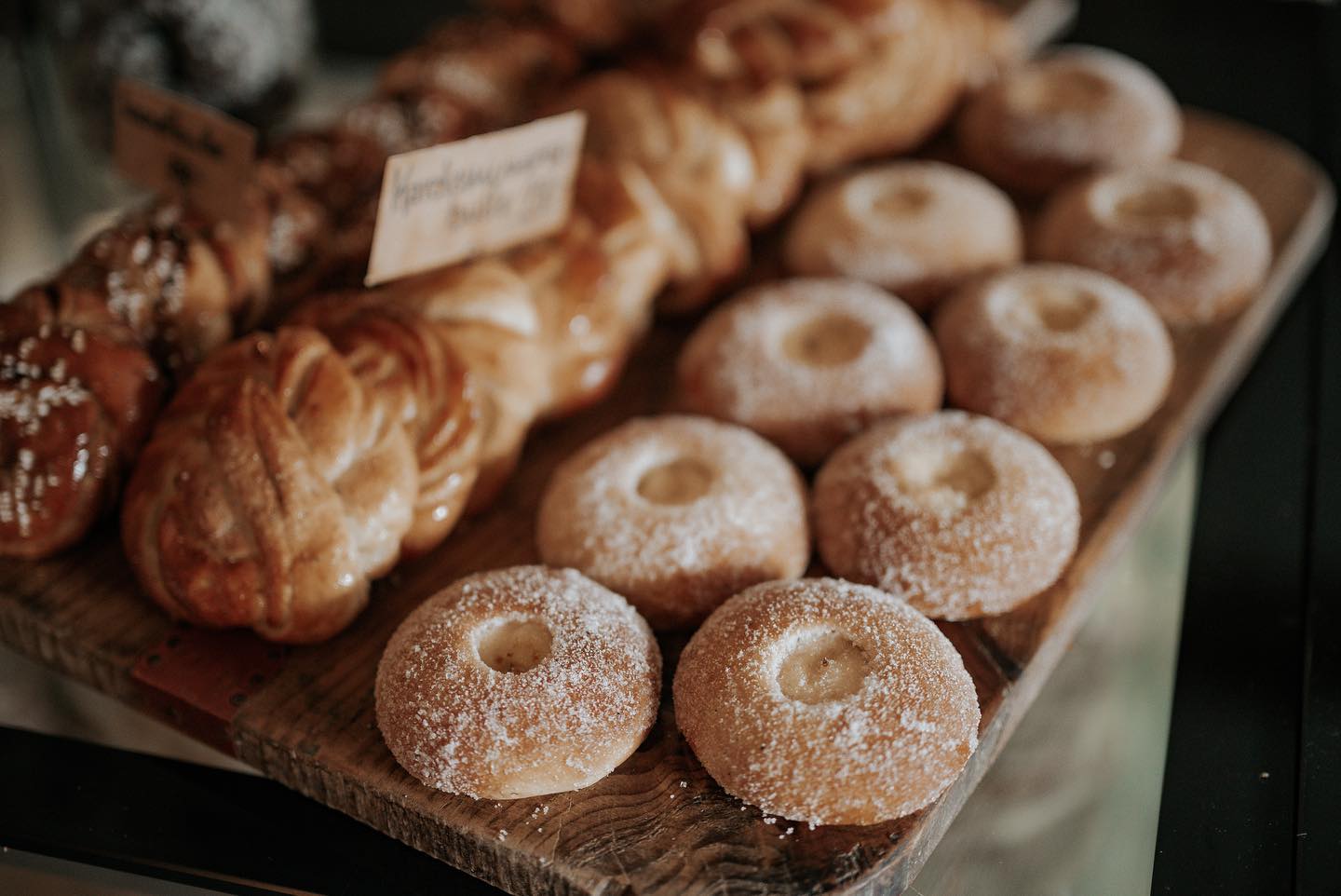 Vaniljbullar och kanelbullar från Vings kvarn,