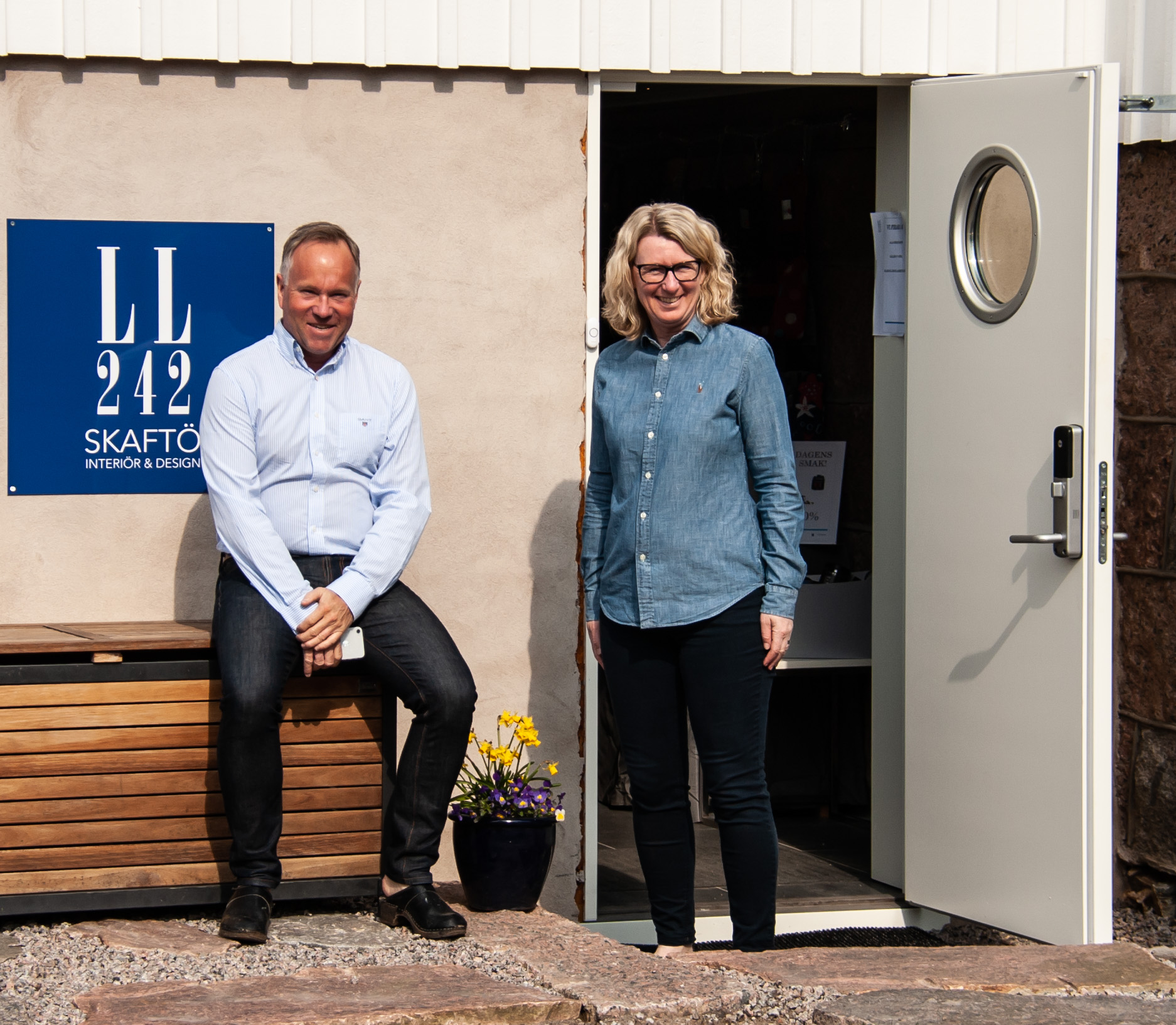 Peo Hellberg och Madelene Ahl driver presentbutiken LL 242 Skaftö som ligger på Östersidan, Skaftö.