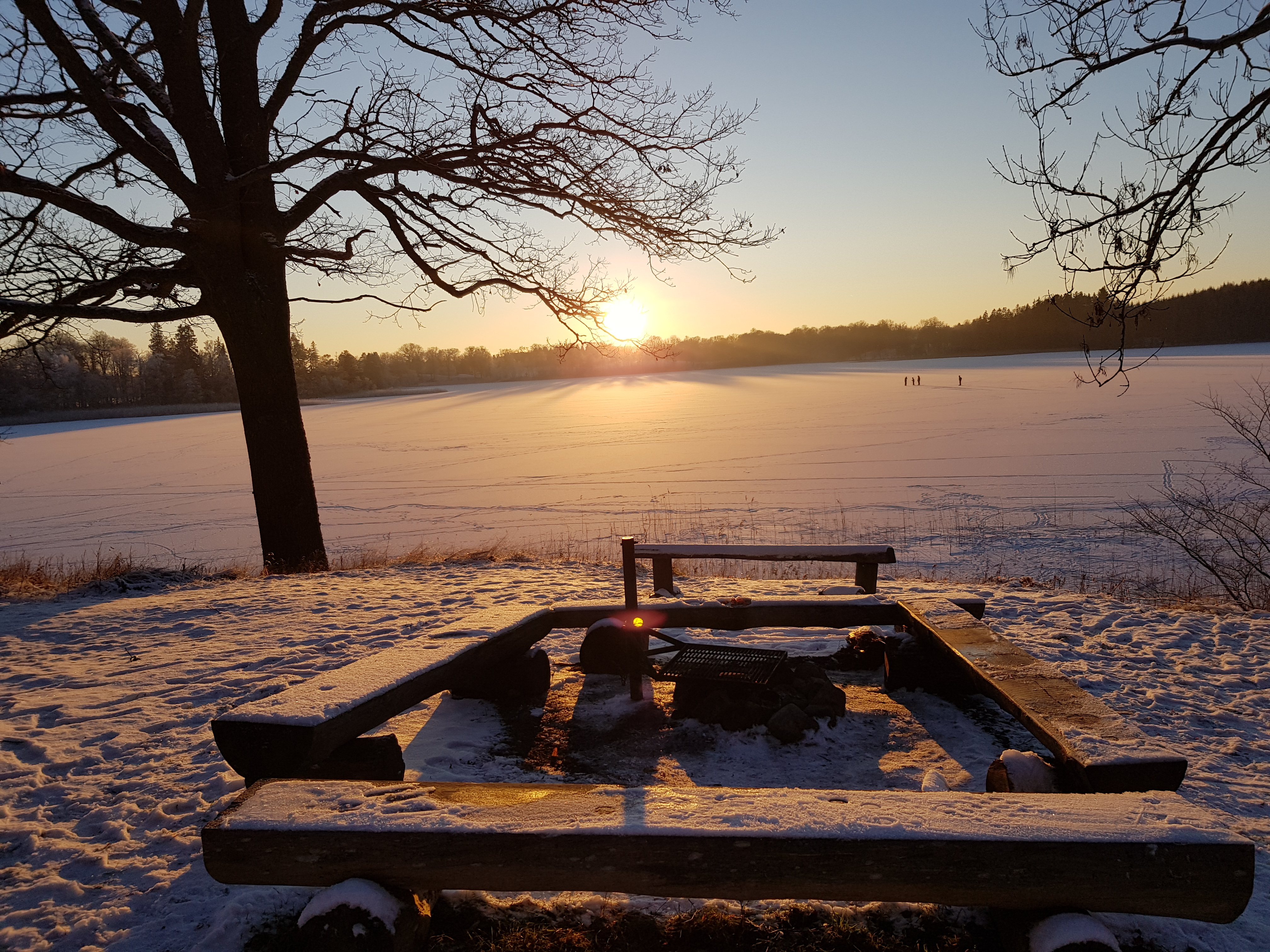 Fireplace at lake Flämsjön