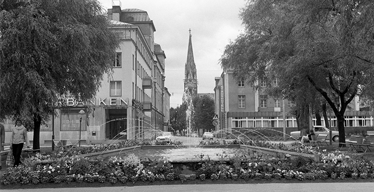 Gammalt foto på fontänen Björndammen i Skara