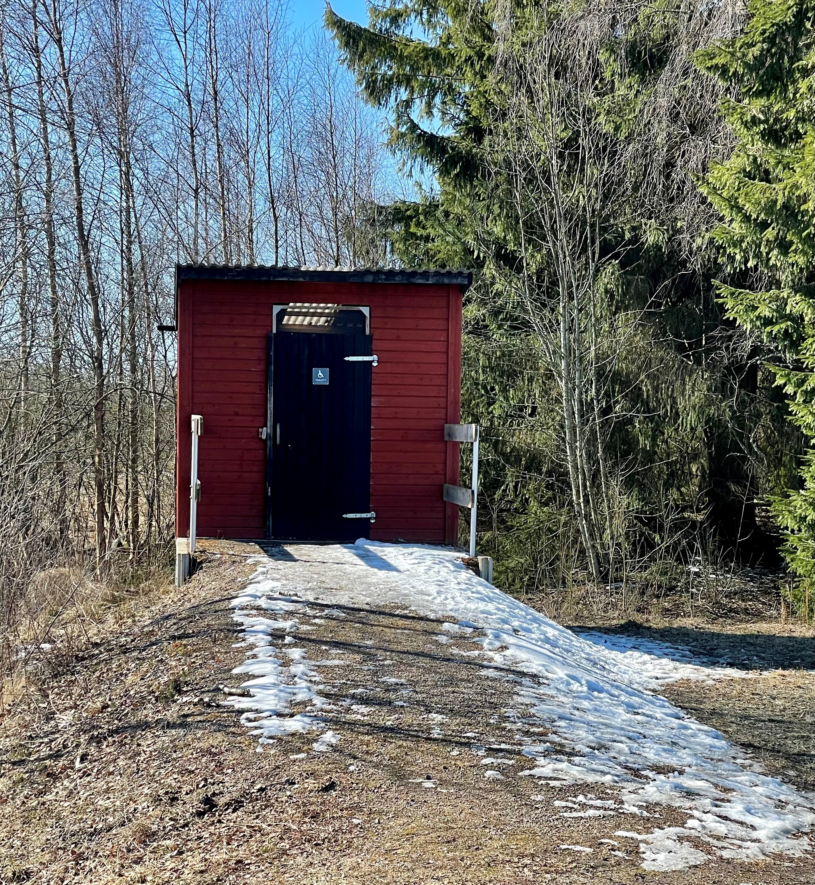 Tillgänglighetsanpassad toalett vid parkering 