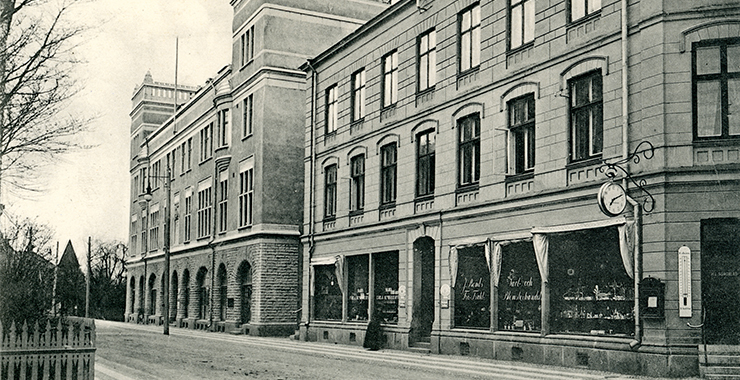Gammalt foto från Järnvägsgatan 12 och 14 i Skara