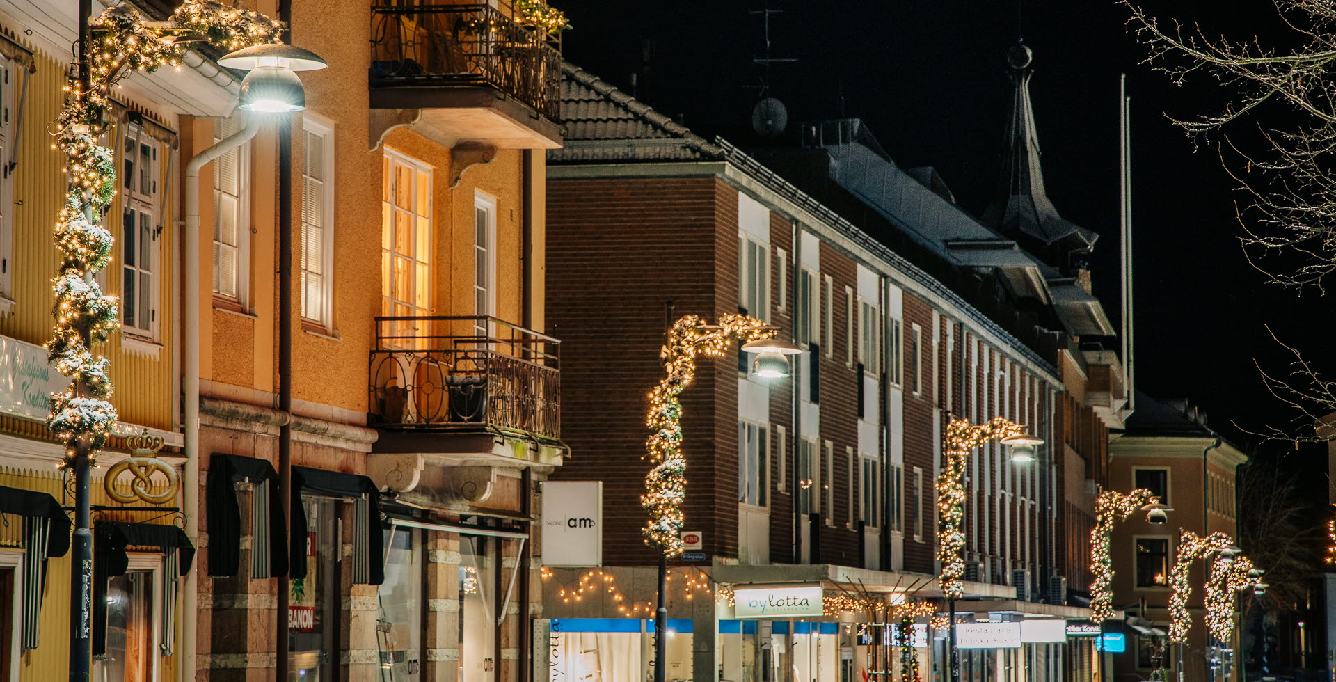 Klostergatan i Skara med juldekoration