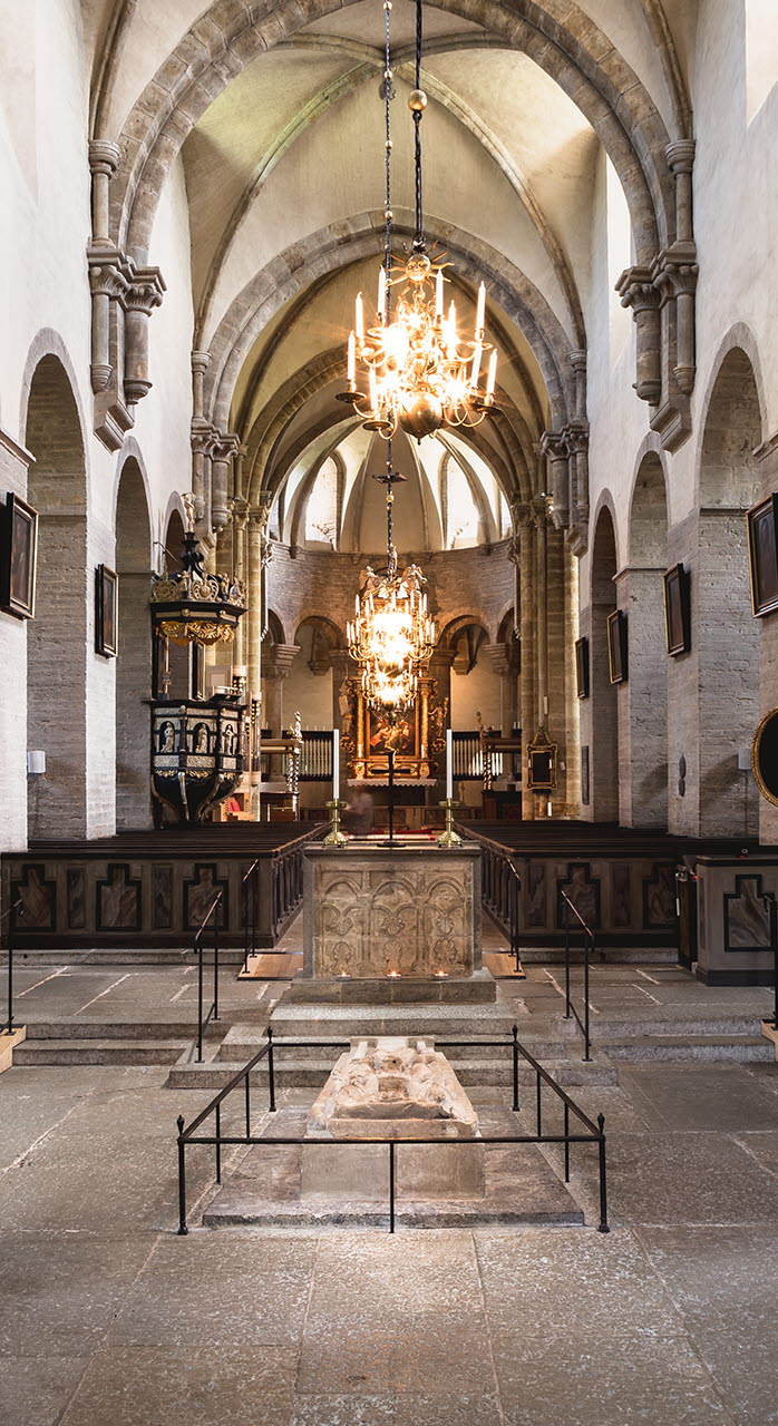 Bild av Varnhems klosterkyrka invändigt