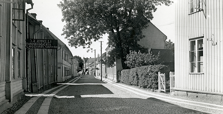 Gammalt foto på Skolgatan