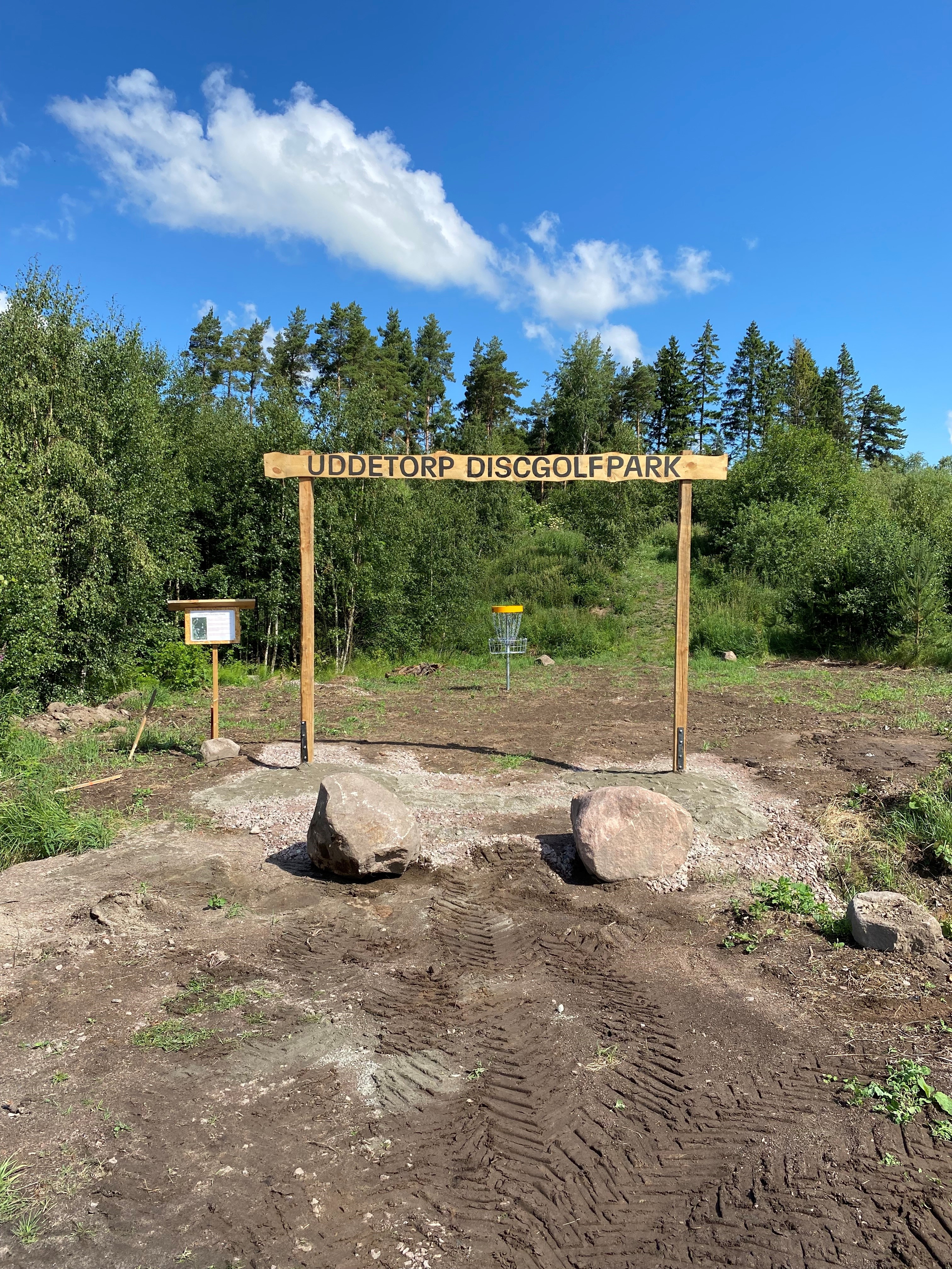 Uddetorp discgolfpark i Skara, ingång