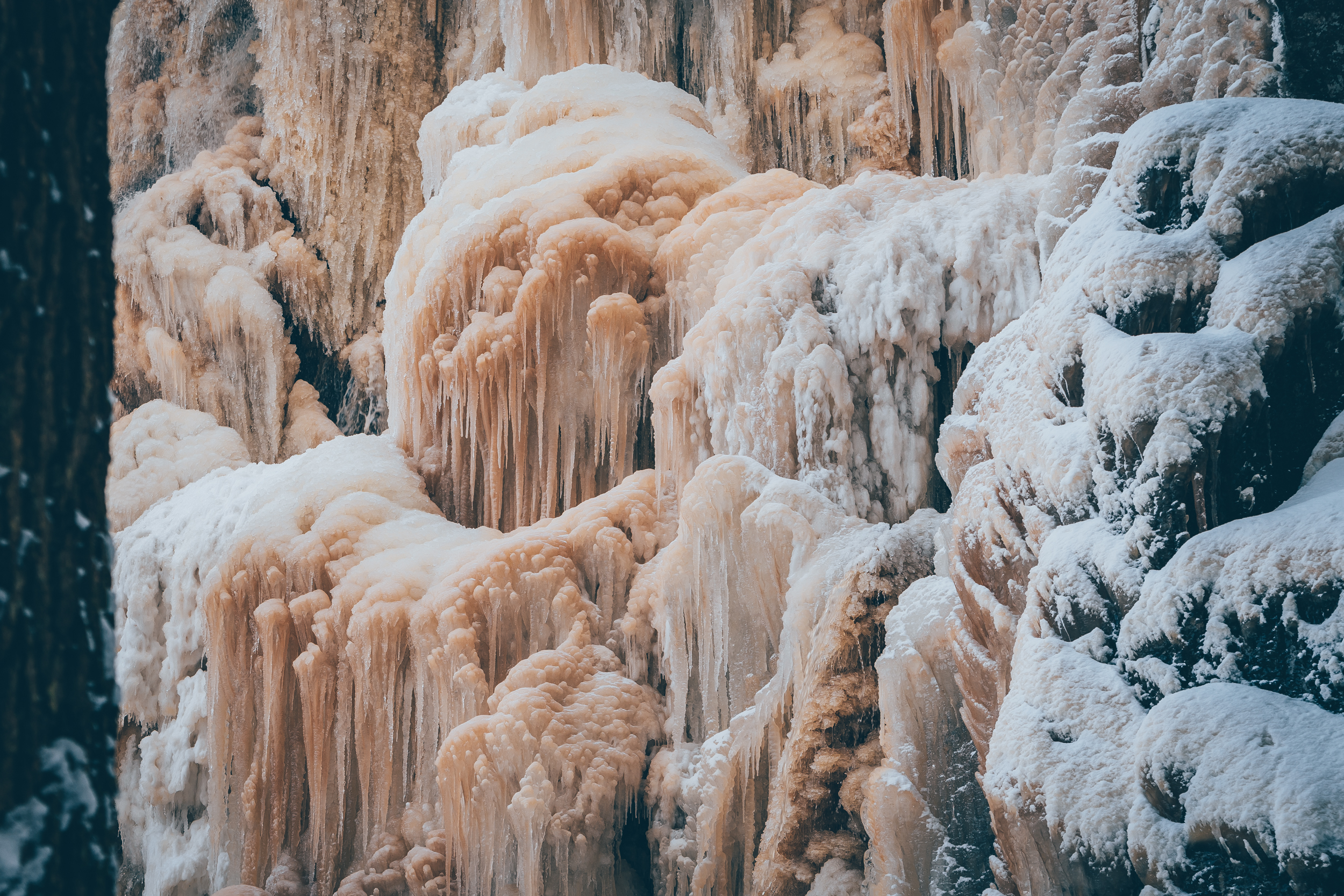 Ett fruset vattenfall