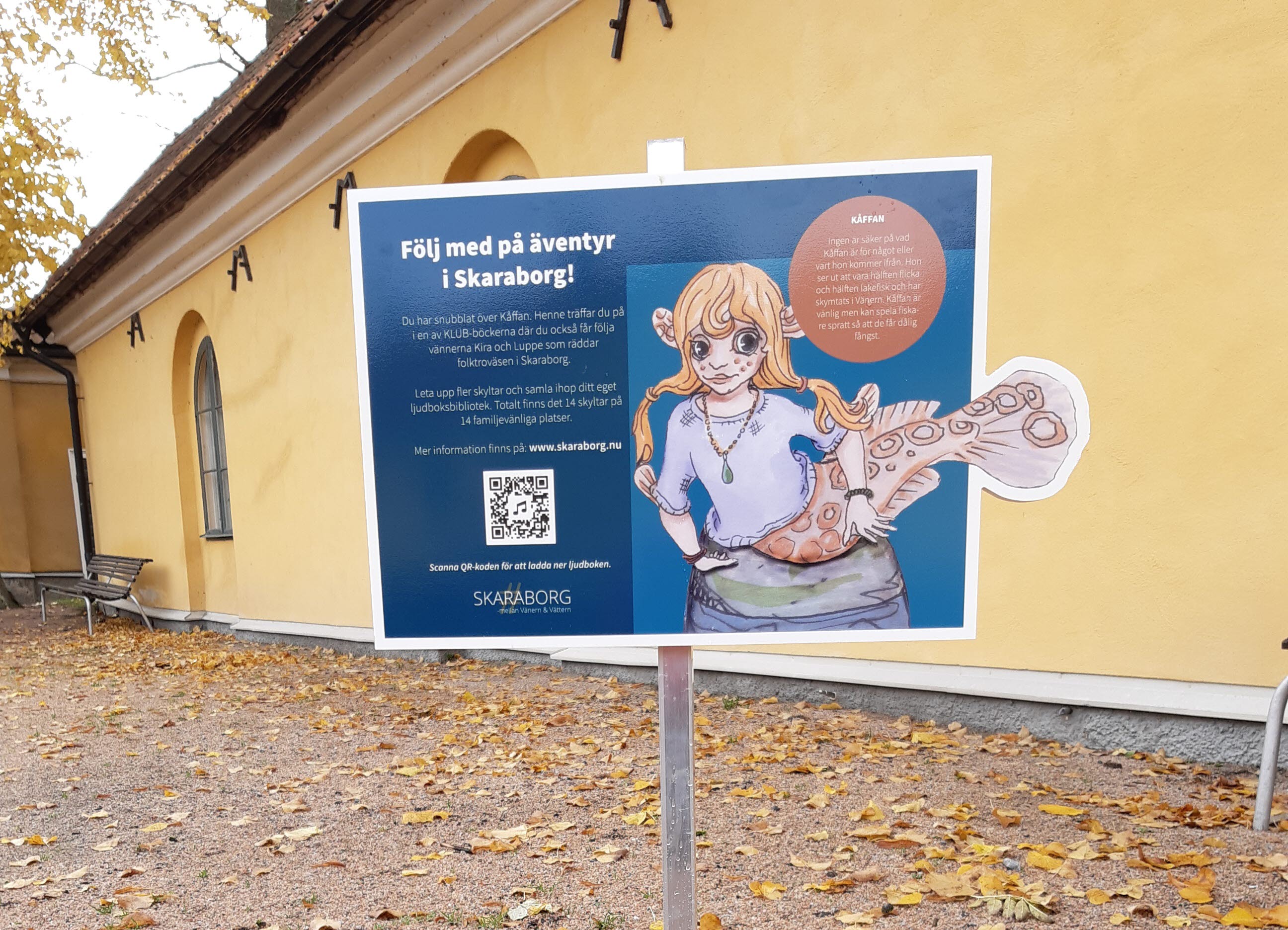 Skylt utanför Vadsbo museum i Mariestad.