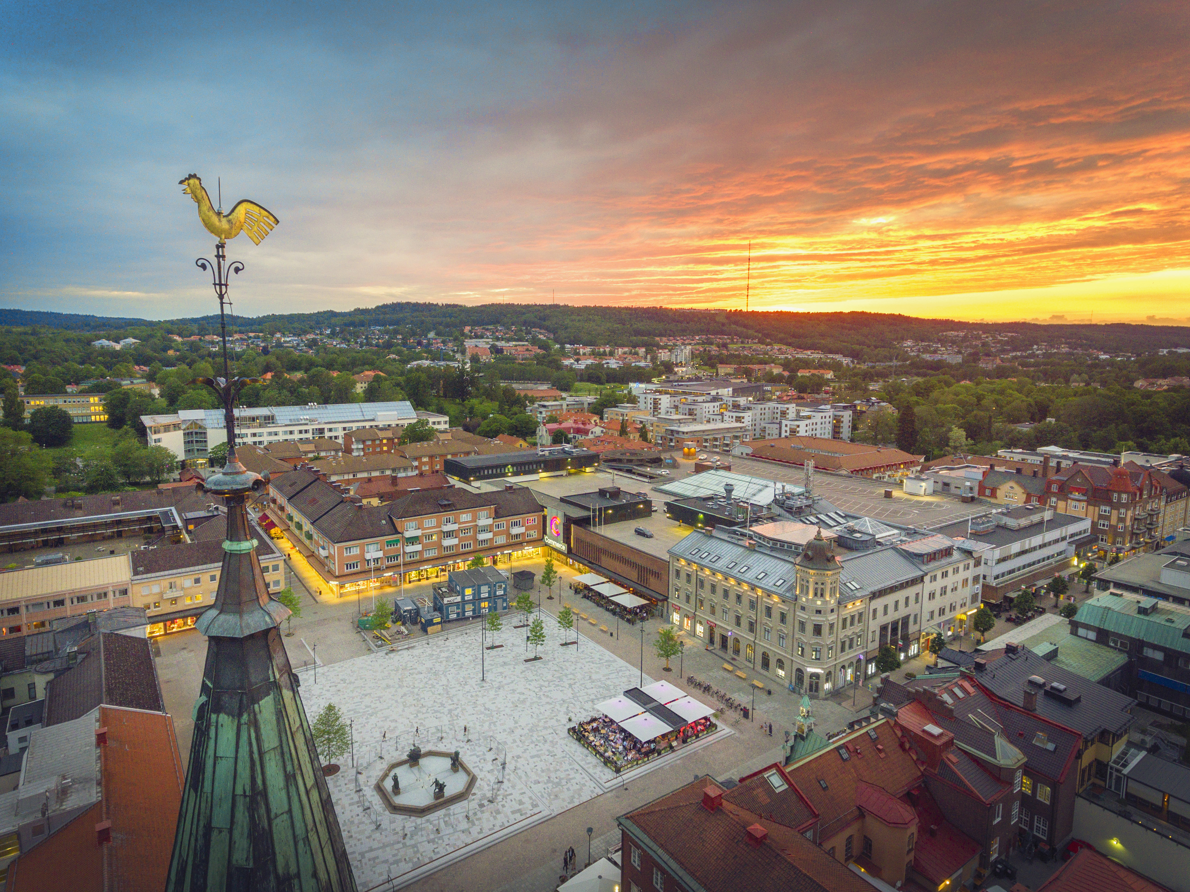 En tupp från kyrktornet med utsikt över hertig johans torg