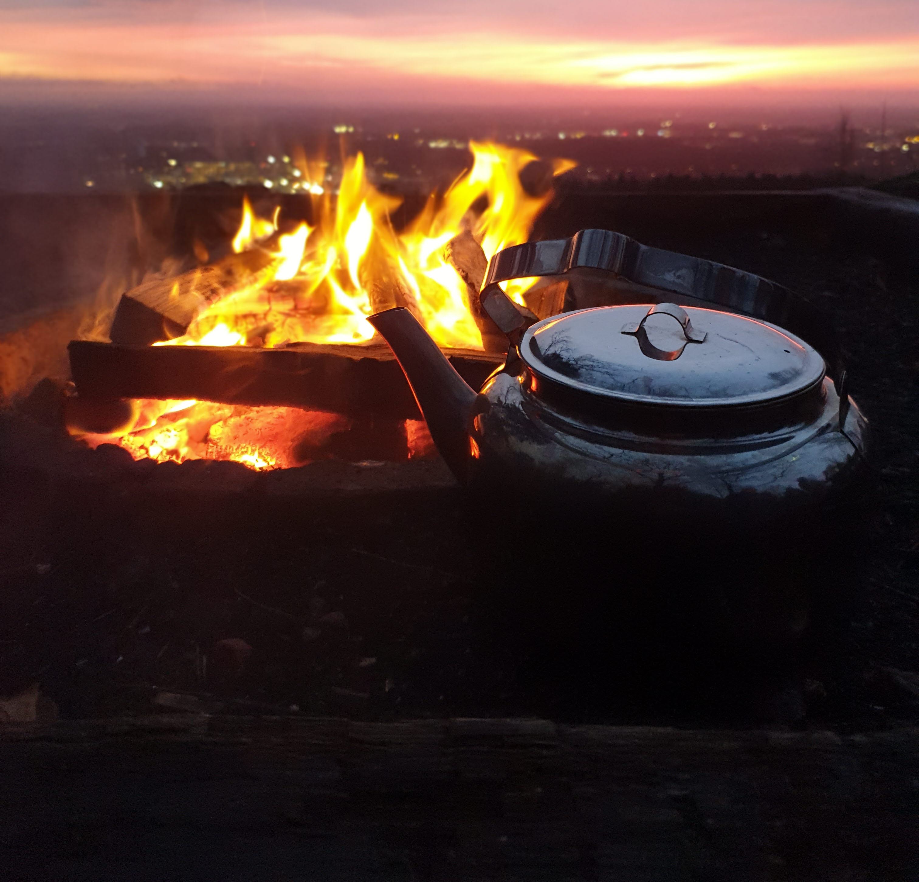 Öppen eld i soluppgången