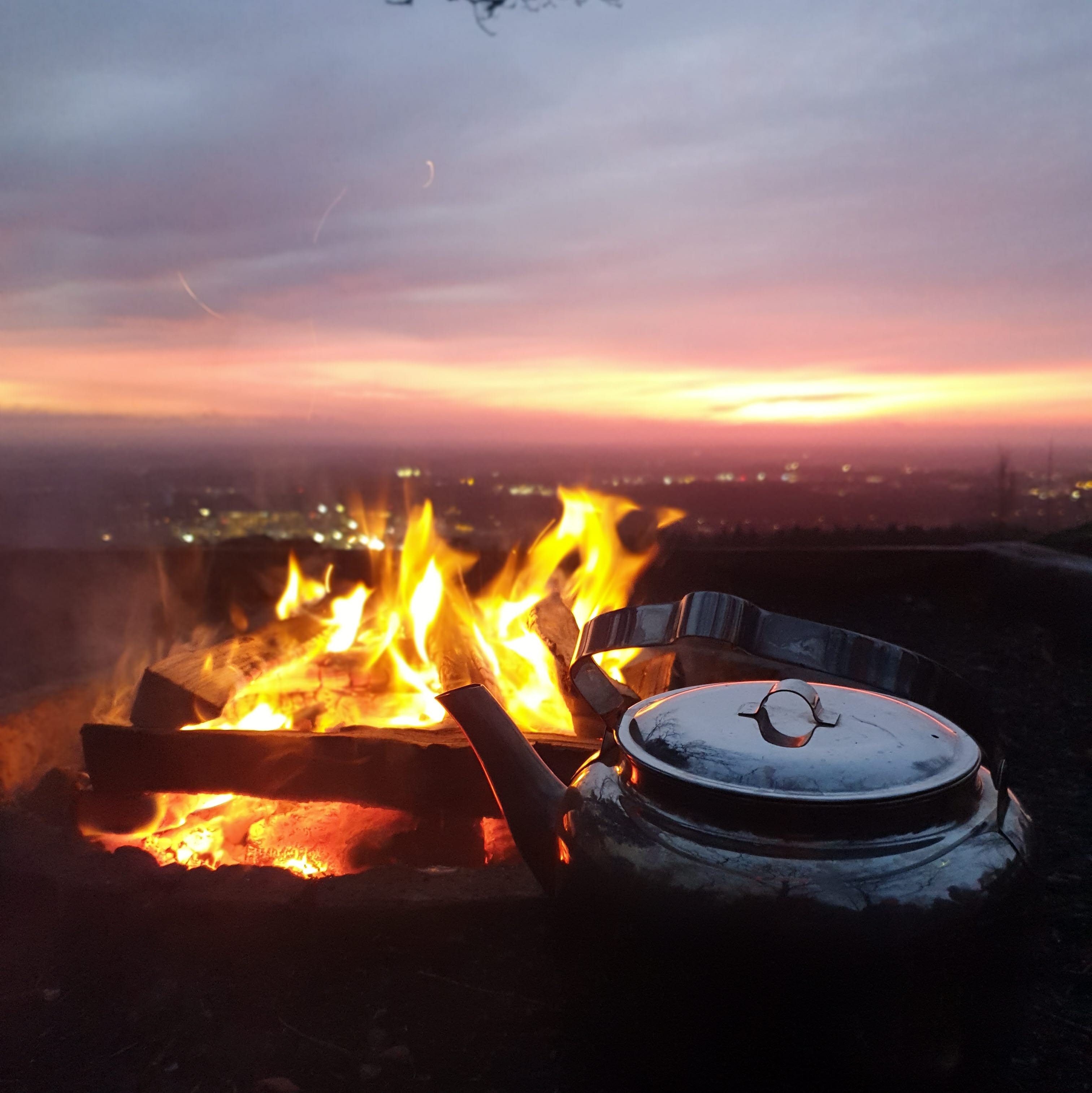 Öppen eld i soluppgången