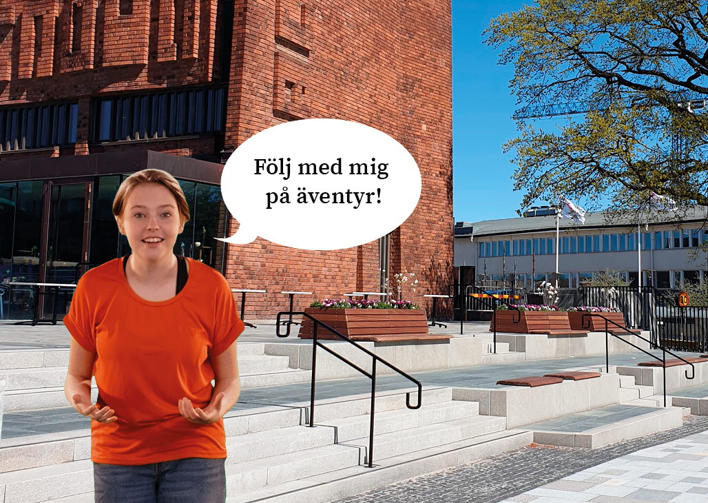 En tjej i röd tröja står utanför Skövde kulturhus