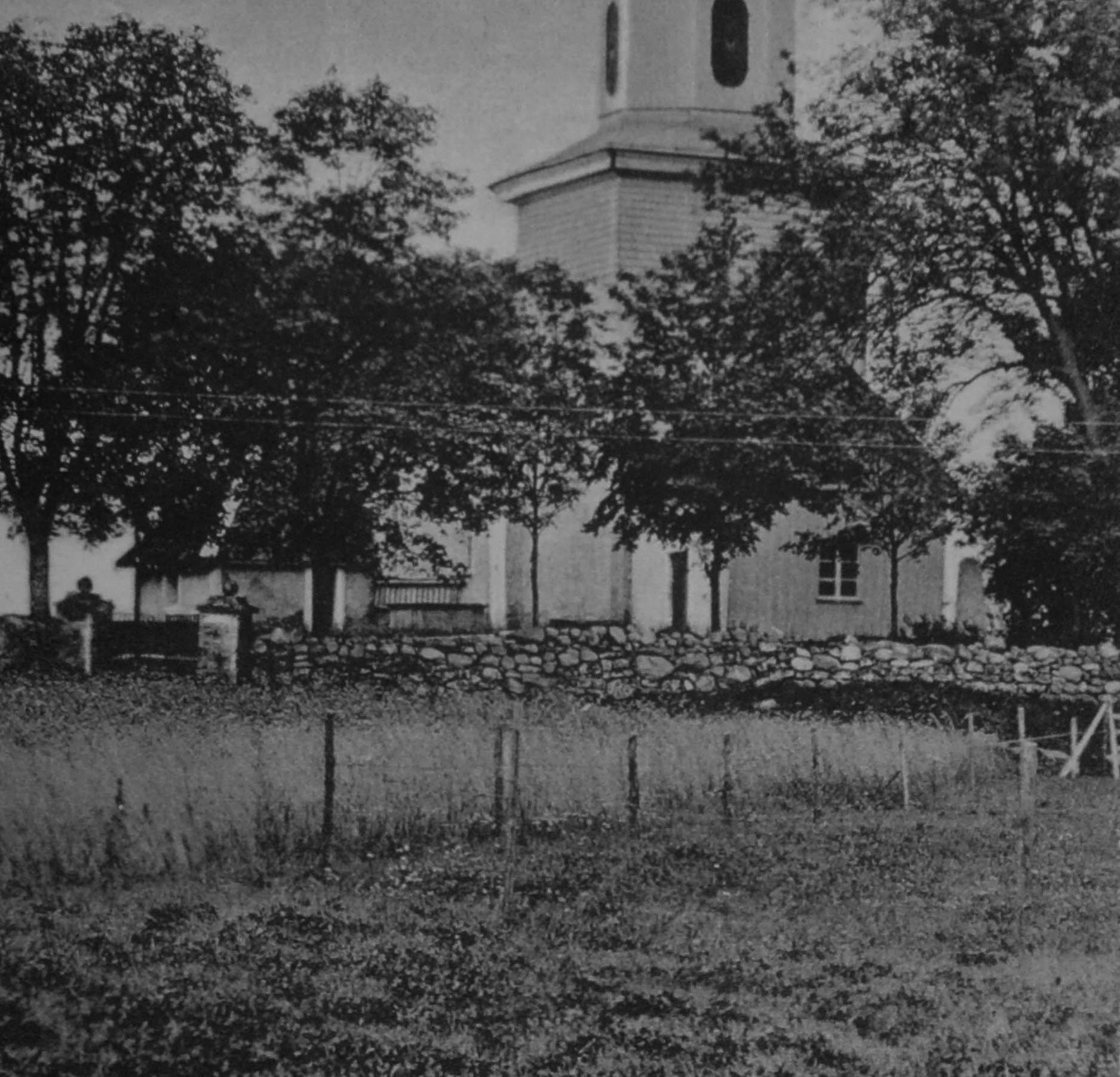 Svart vit bild av Flistad Kyrka