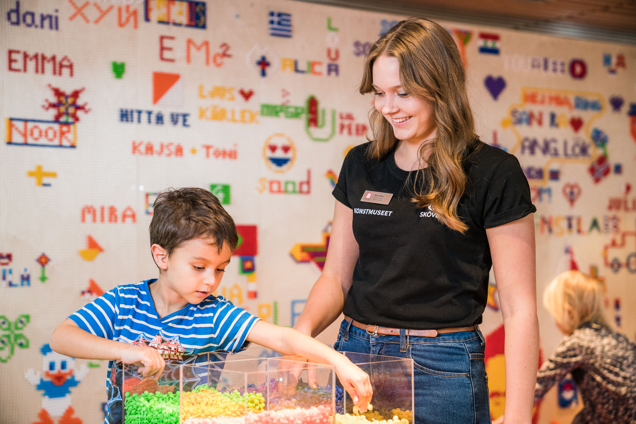 Bild på barn i Konstlabb