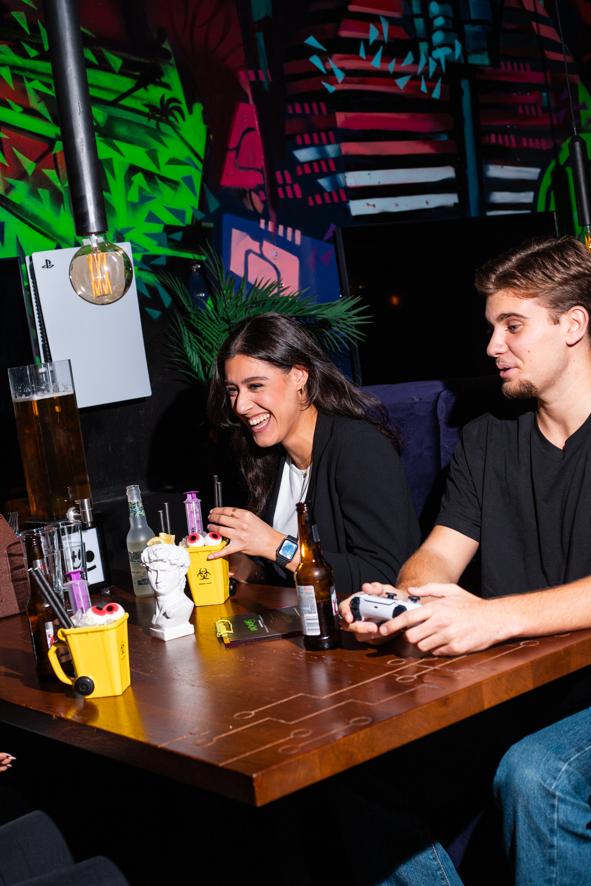 Äter, spelar och dricker på Kappa Bar