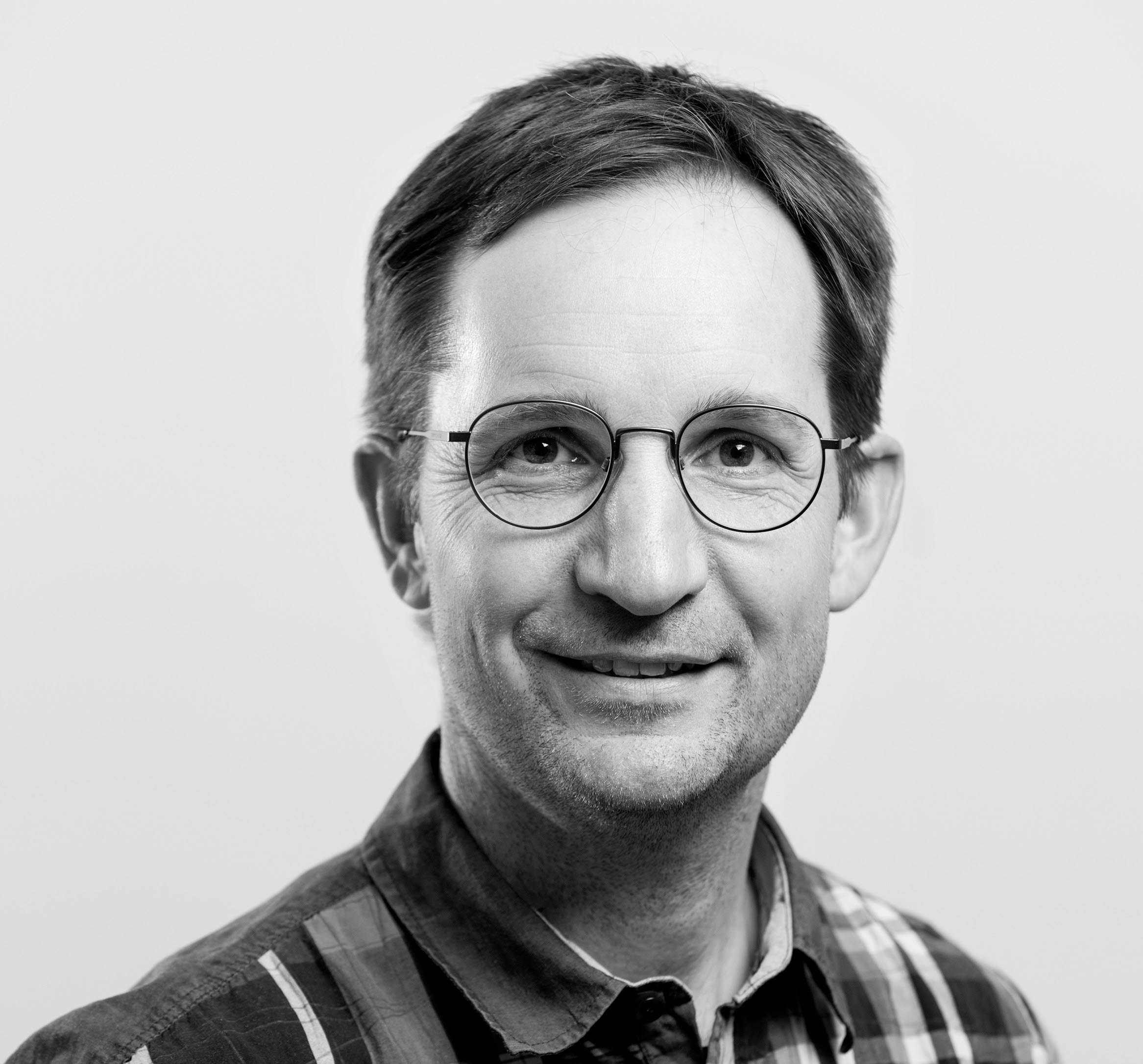 Foto på Magnus Sundmark i svartvitt