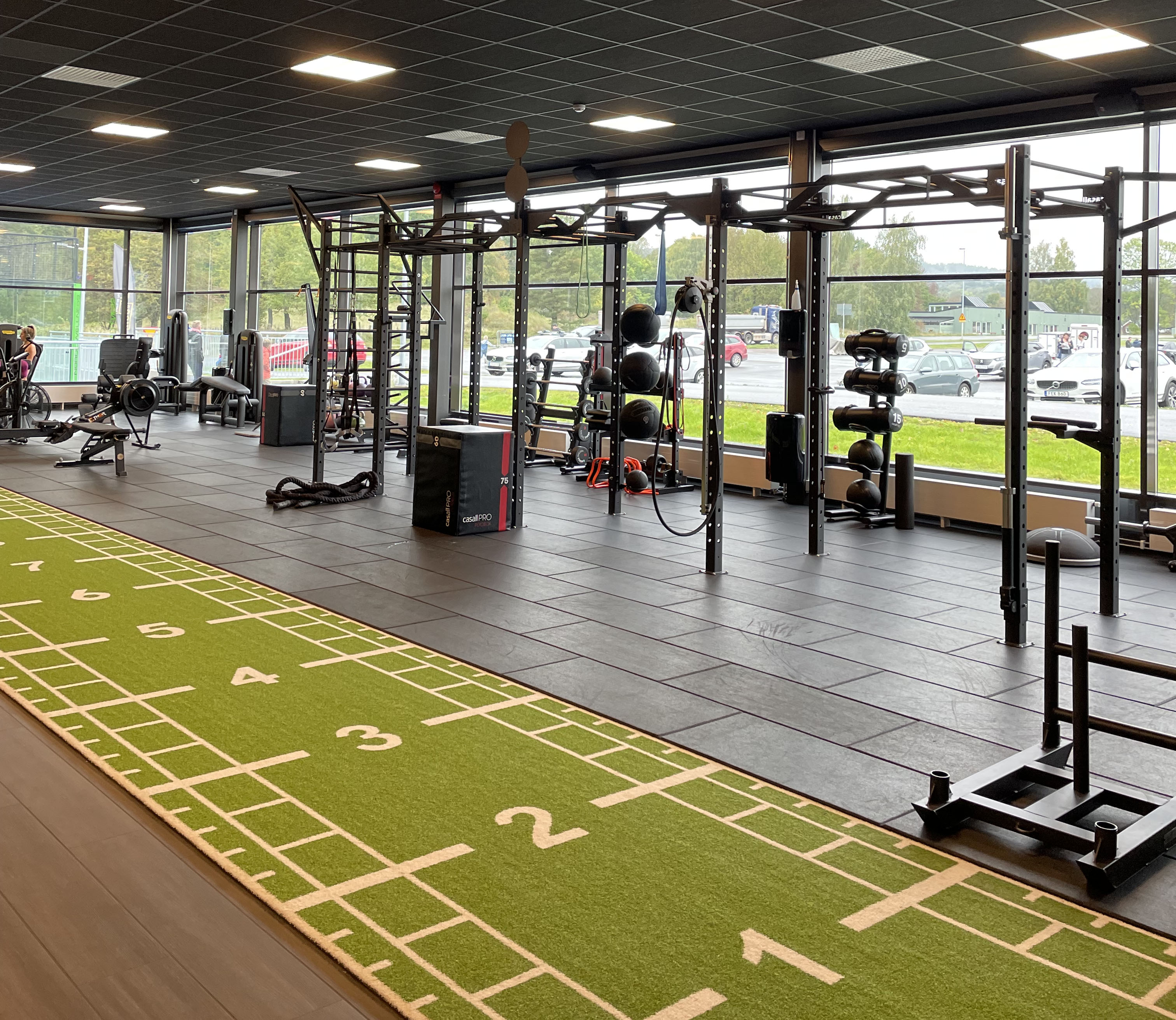 Ett gym med träningsmaskinen