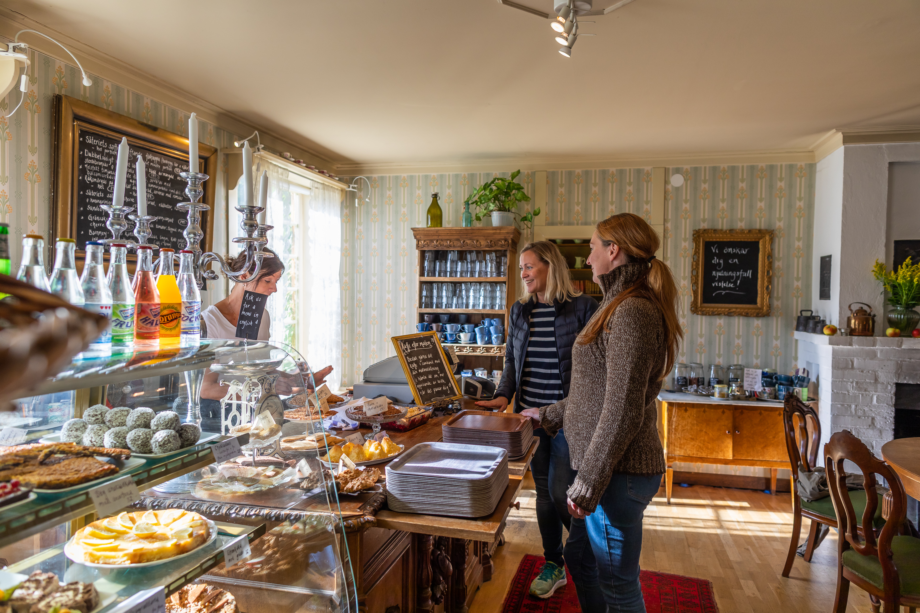 Fika på Sundsby Säteri, Tjörn