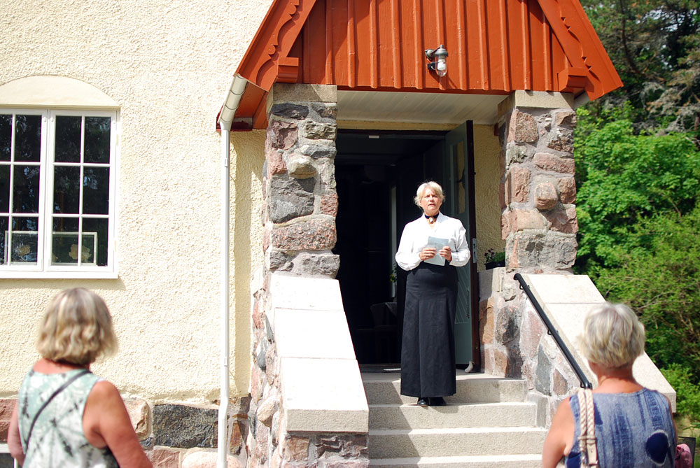 Elin Sundberg på Villa Solfrids trappa.