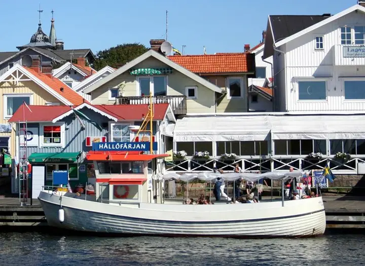 Hållöfärjan