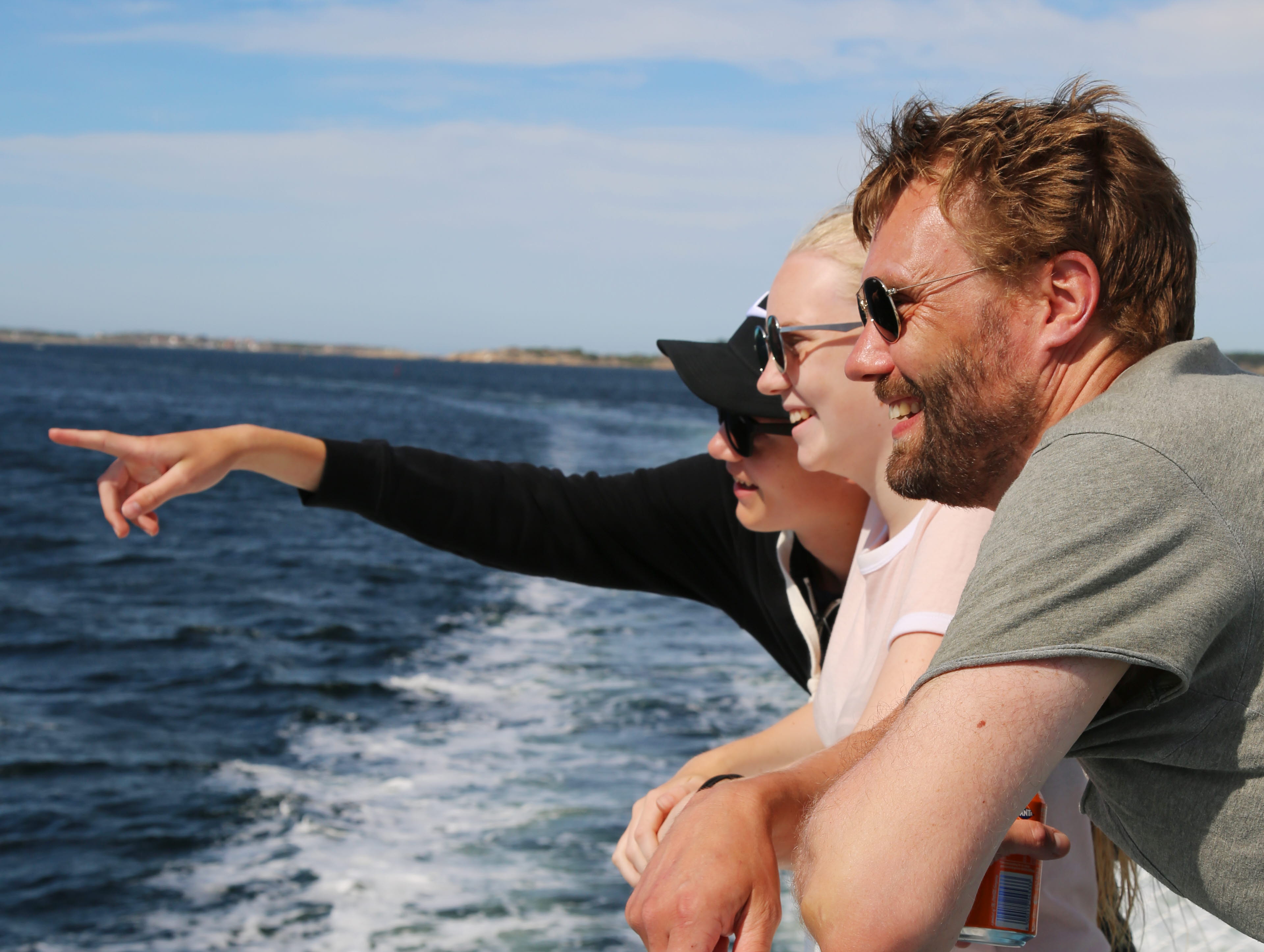 Personer som åker båt.