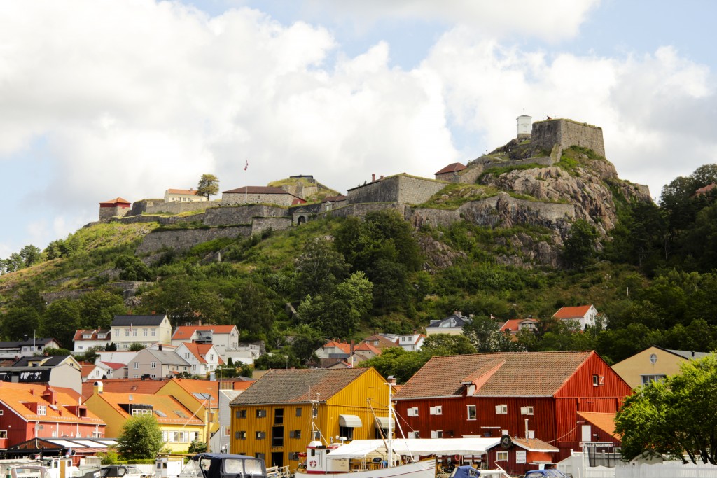 En vy över Halden och Fredrikstens fästning