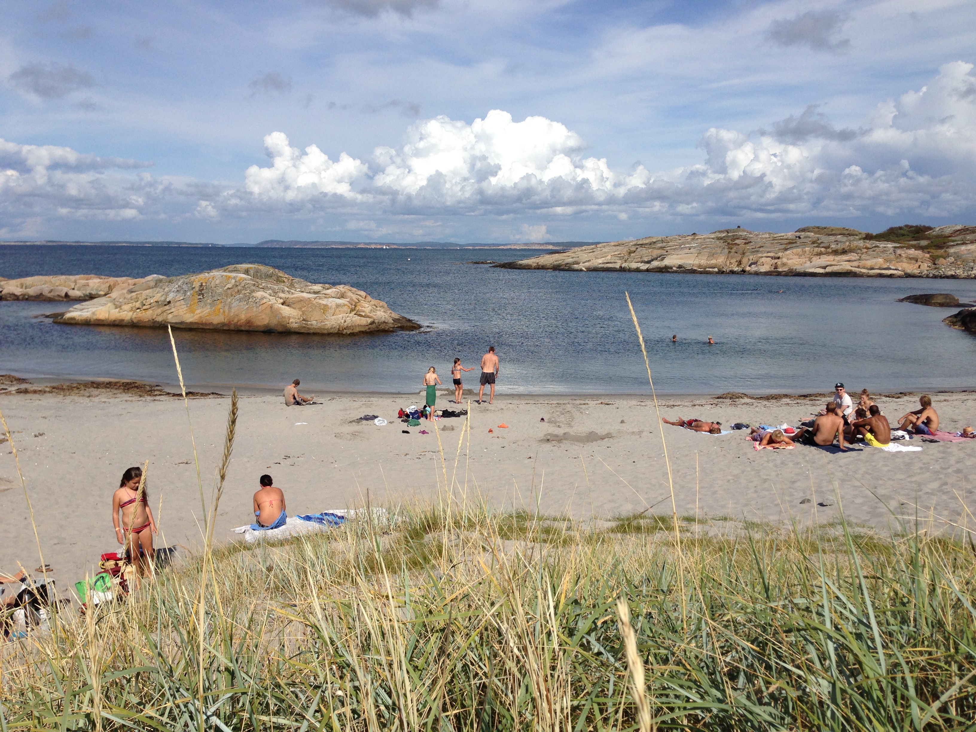 A sunny day at Norrvikarna, North Koster, and people are sitting at a beach.