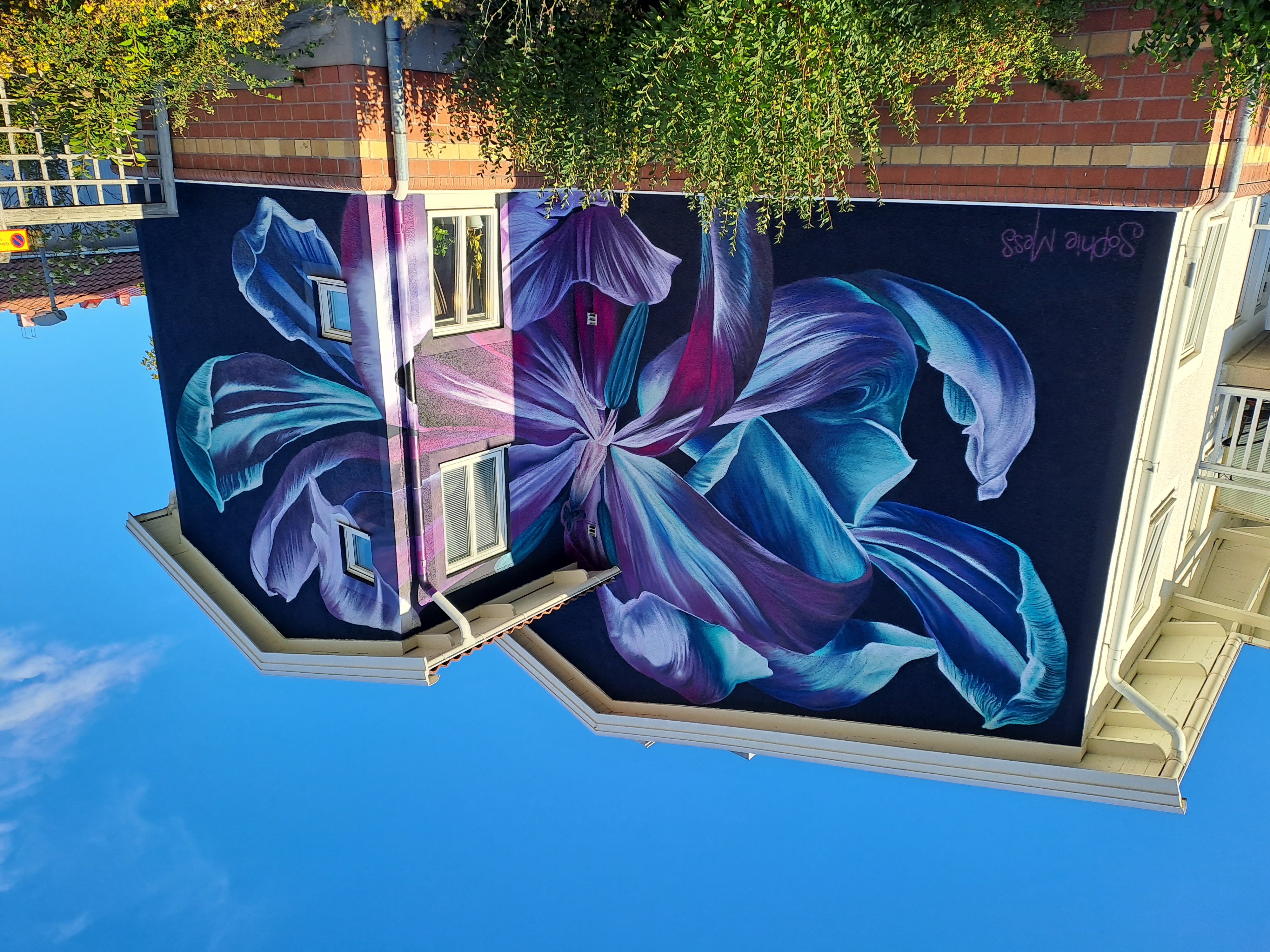 Väggmålning lila blomma