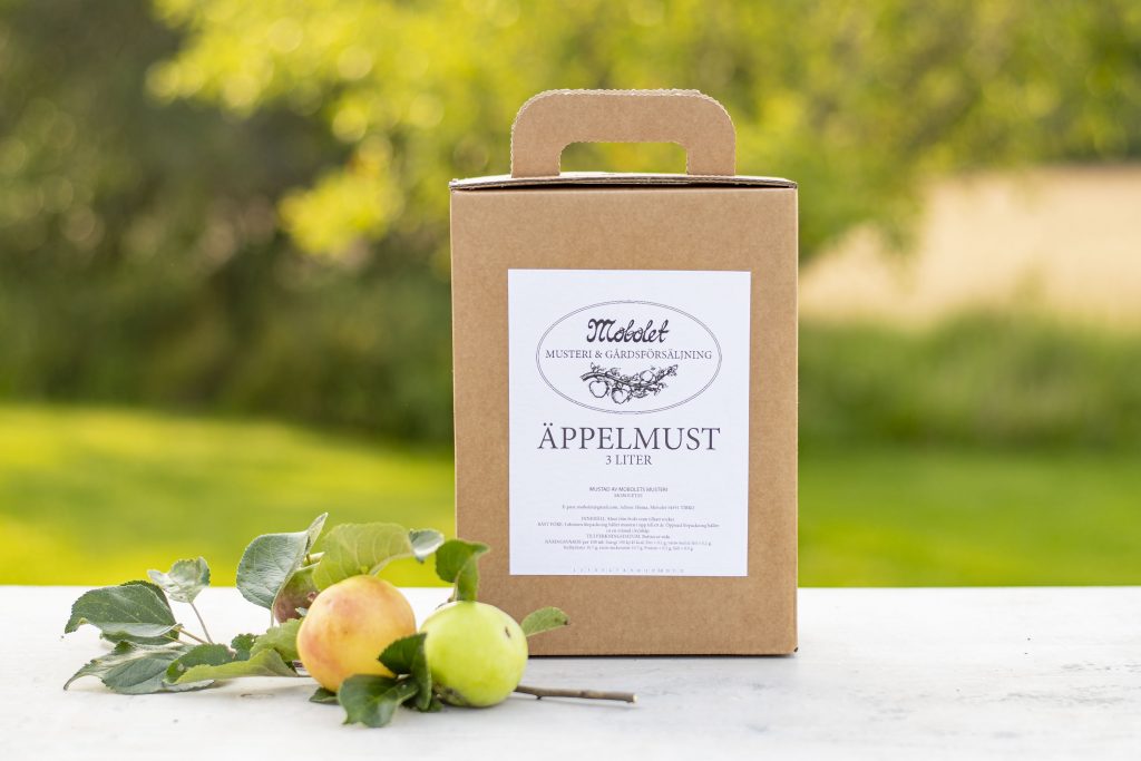 Äppelmust på bag-in-box från Mobolets musteri
