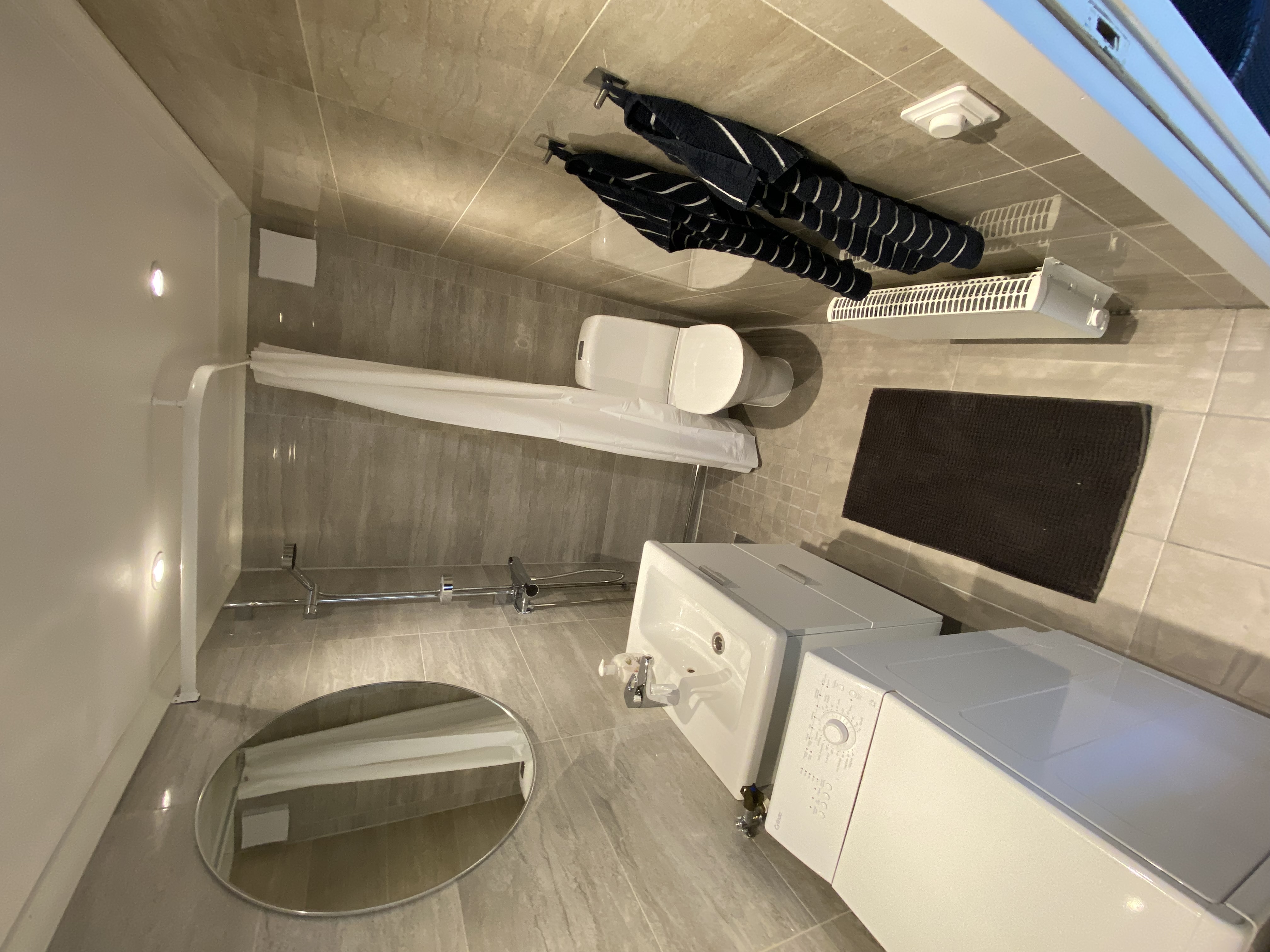 Interiör av ett badrum.