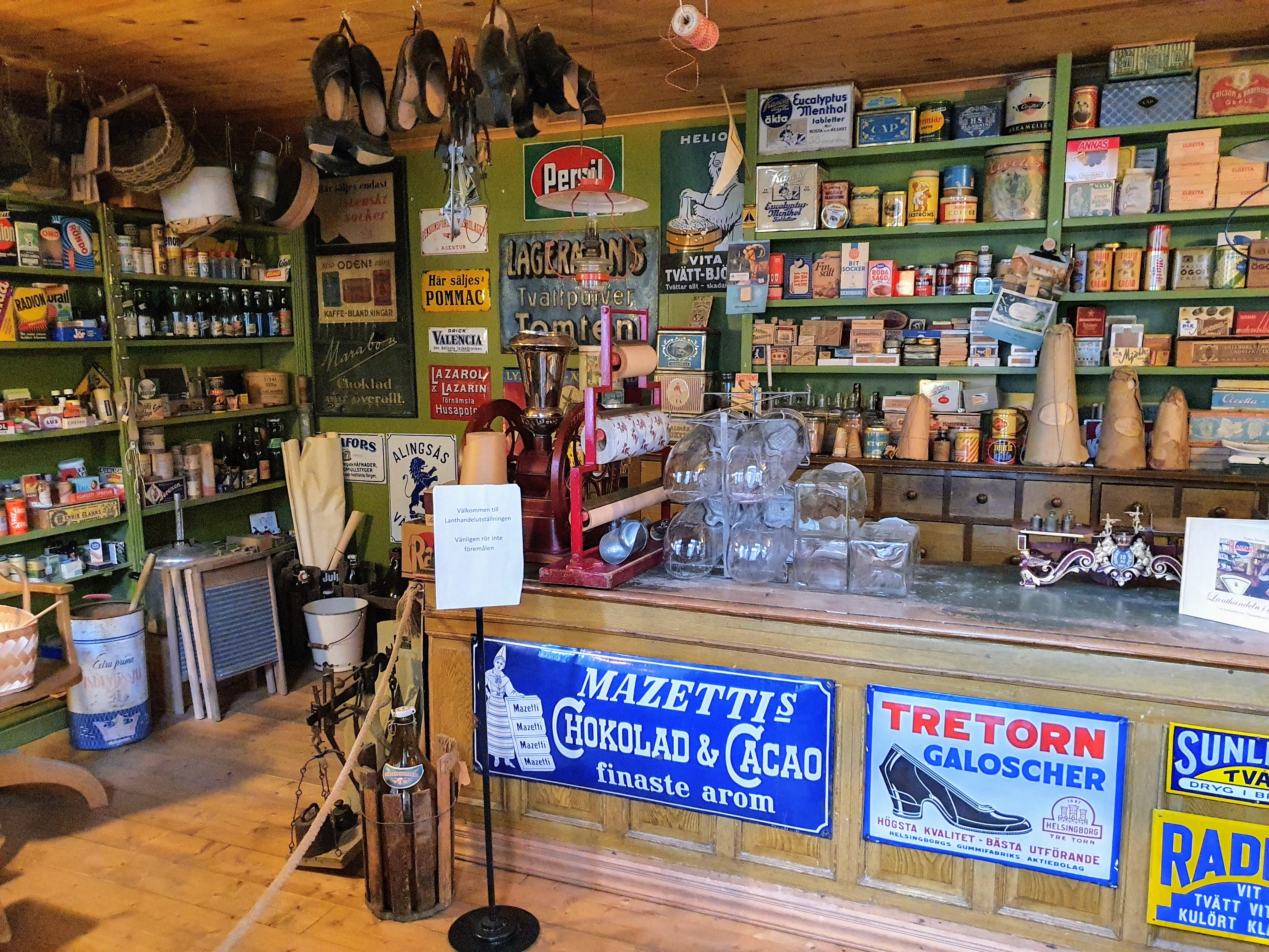 Interiör från Tidaholms museum på en gammal lanthandel.