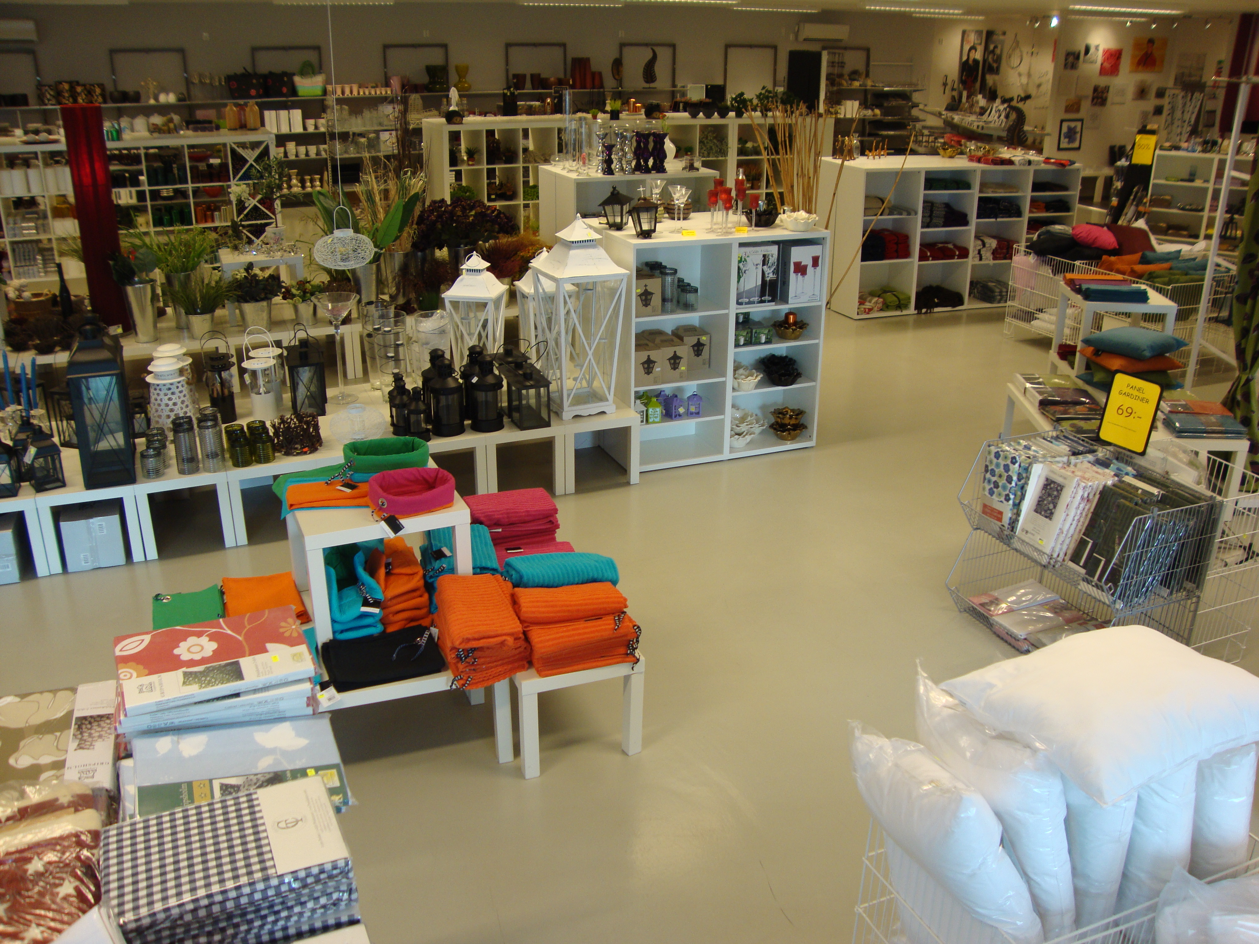 Interiör av affären Toro  Färg och Heminredning i Tidaholm.